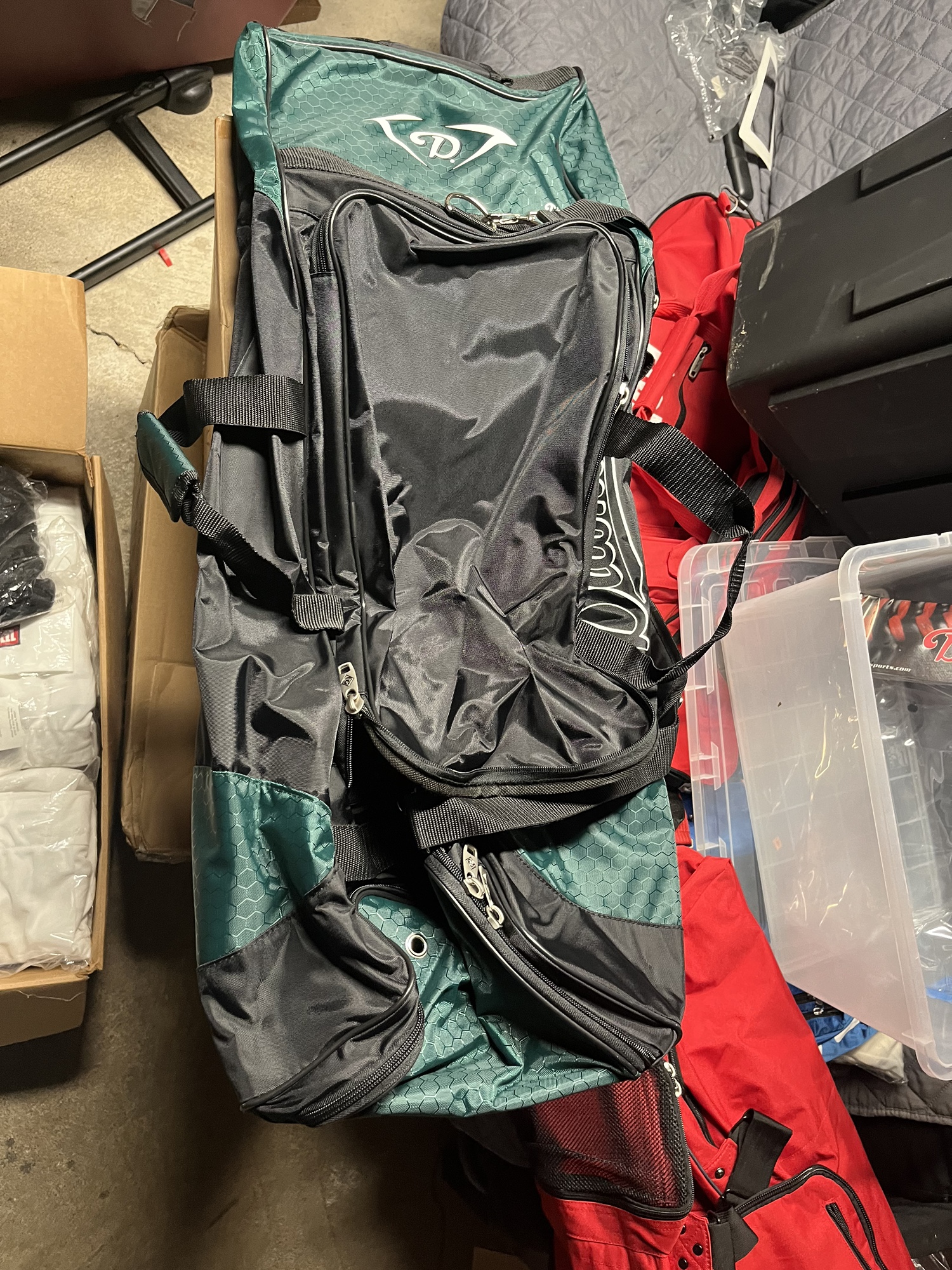 Bat bag with wheels SidelineSwap