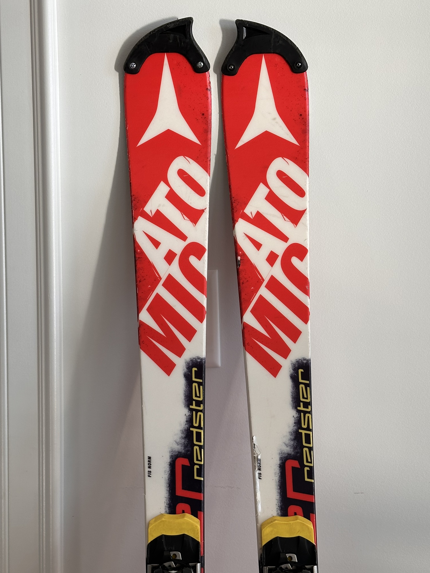 Atomic Redster FIS SL 158 CM skis with Atomic X12 bindings
