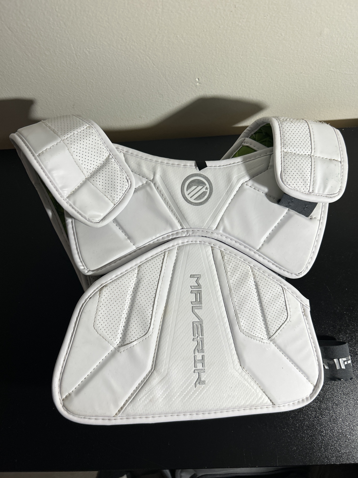 Maverick M5 EKG Speed Lacrosse Speed Shoulder Pads SidelineSwap