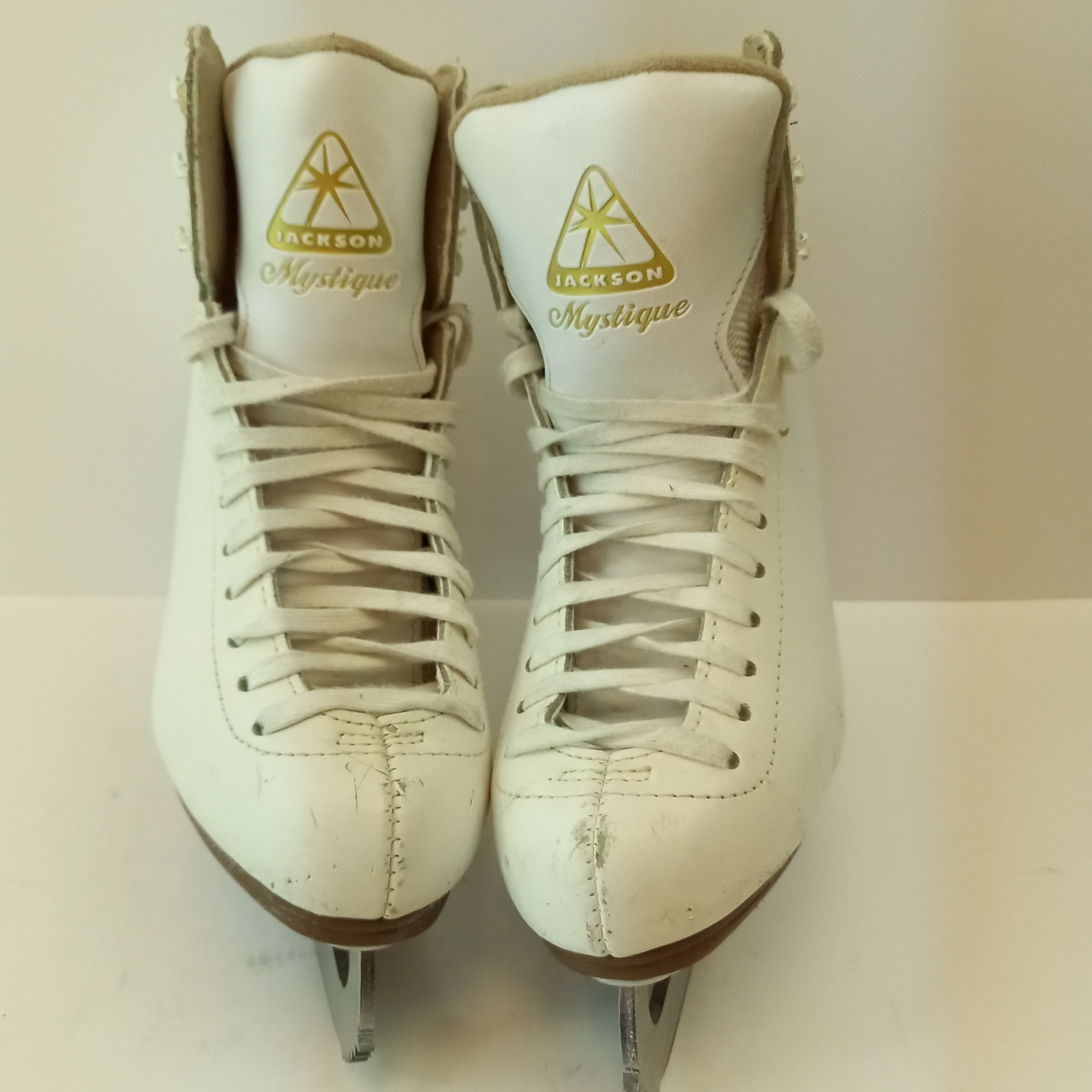 Used Jackson Mystique Figure Skates C Junior Size 3.5 SidelineSwap