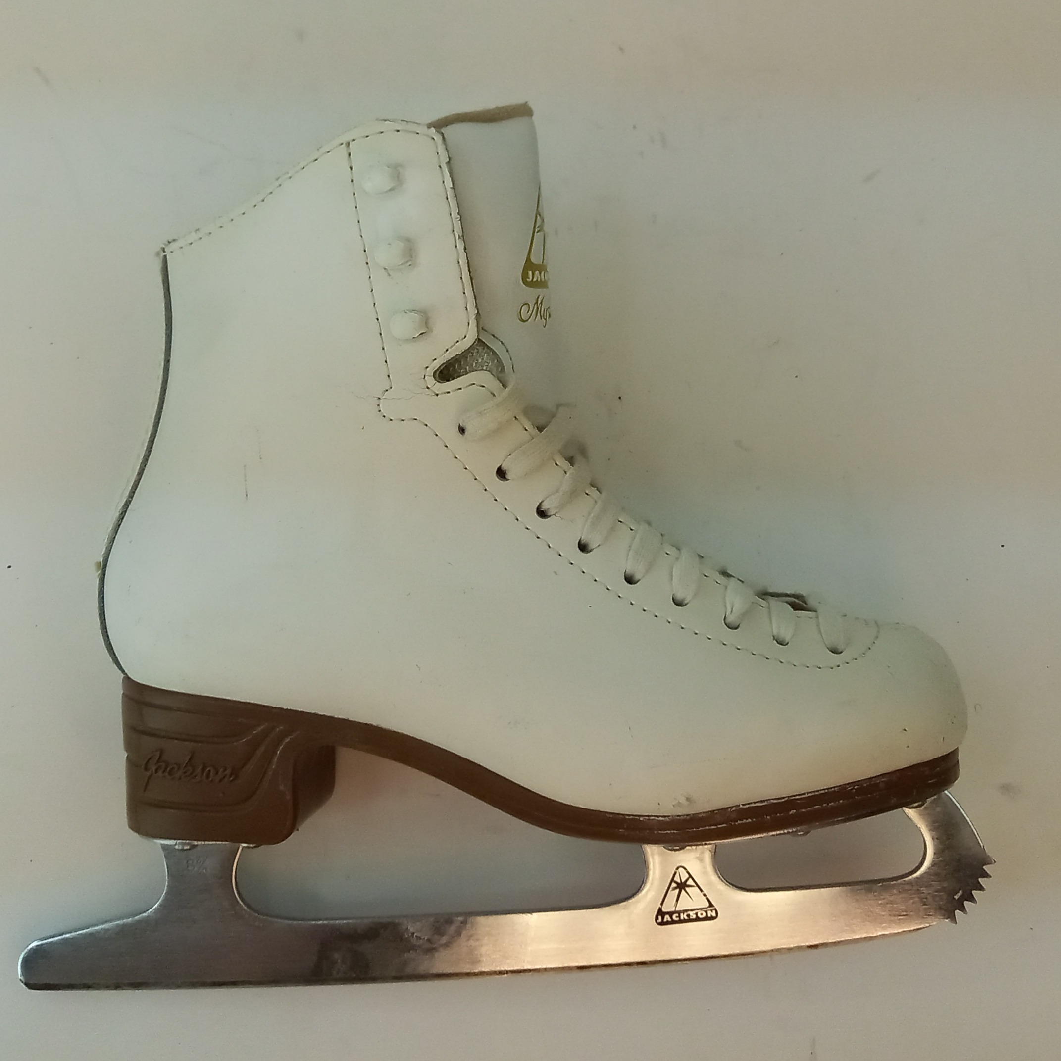 Used Jackson Mystique Figure Skates C Junior Size 3.5 SidelineSwap