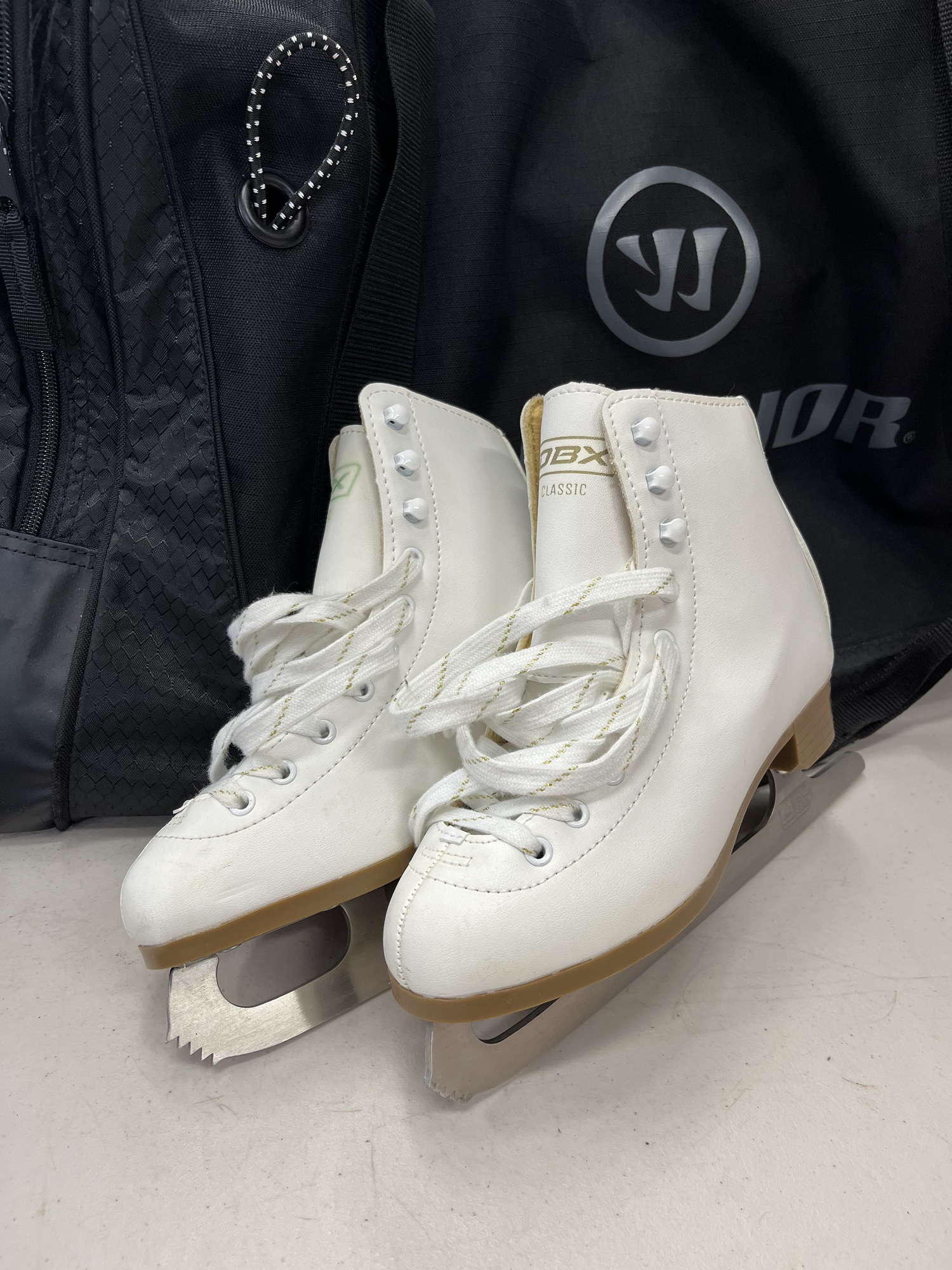 DBX classic youth figure skates SidelineSwap