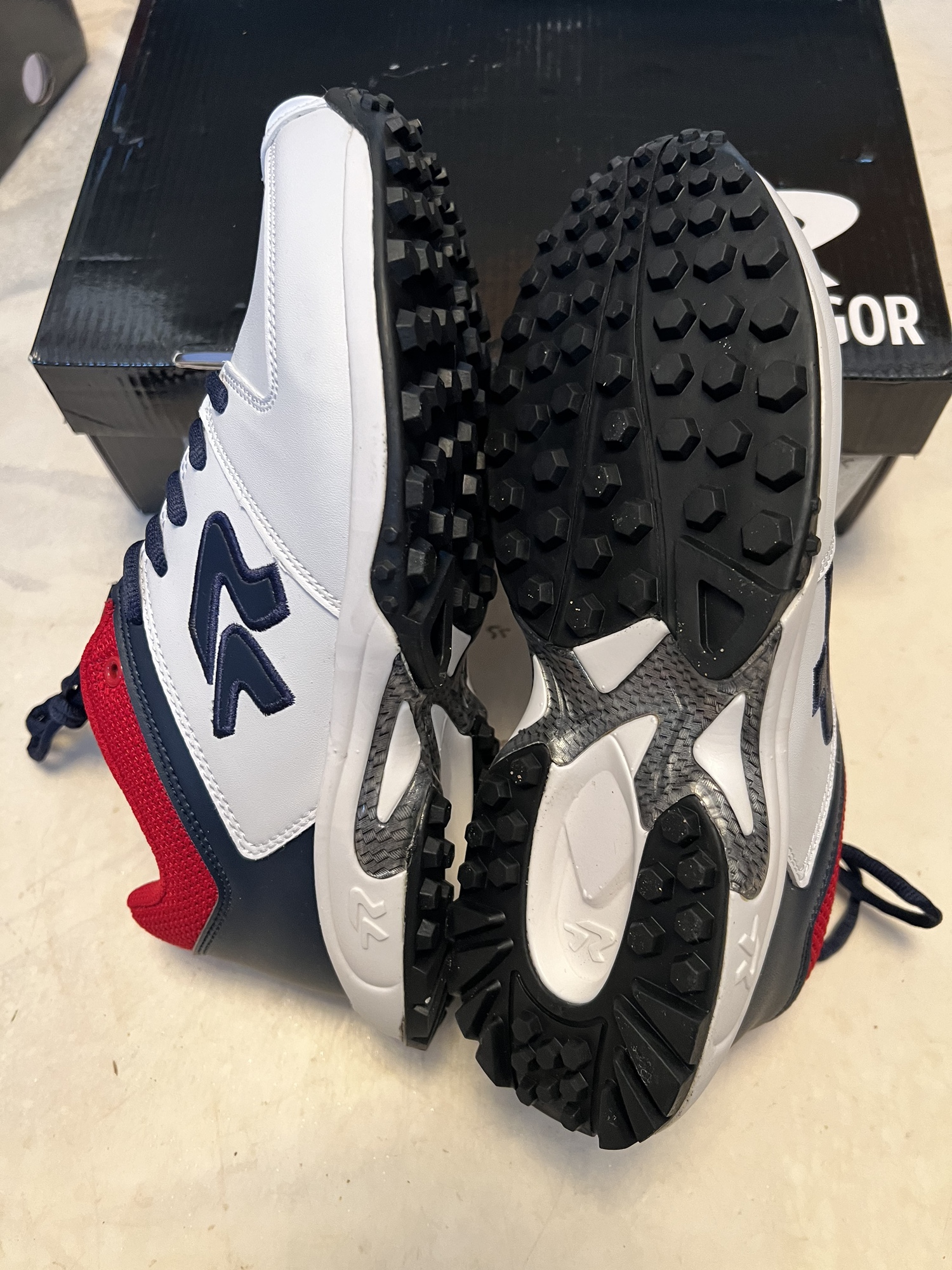 ringor turf shoes with pitching toe