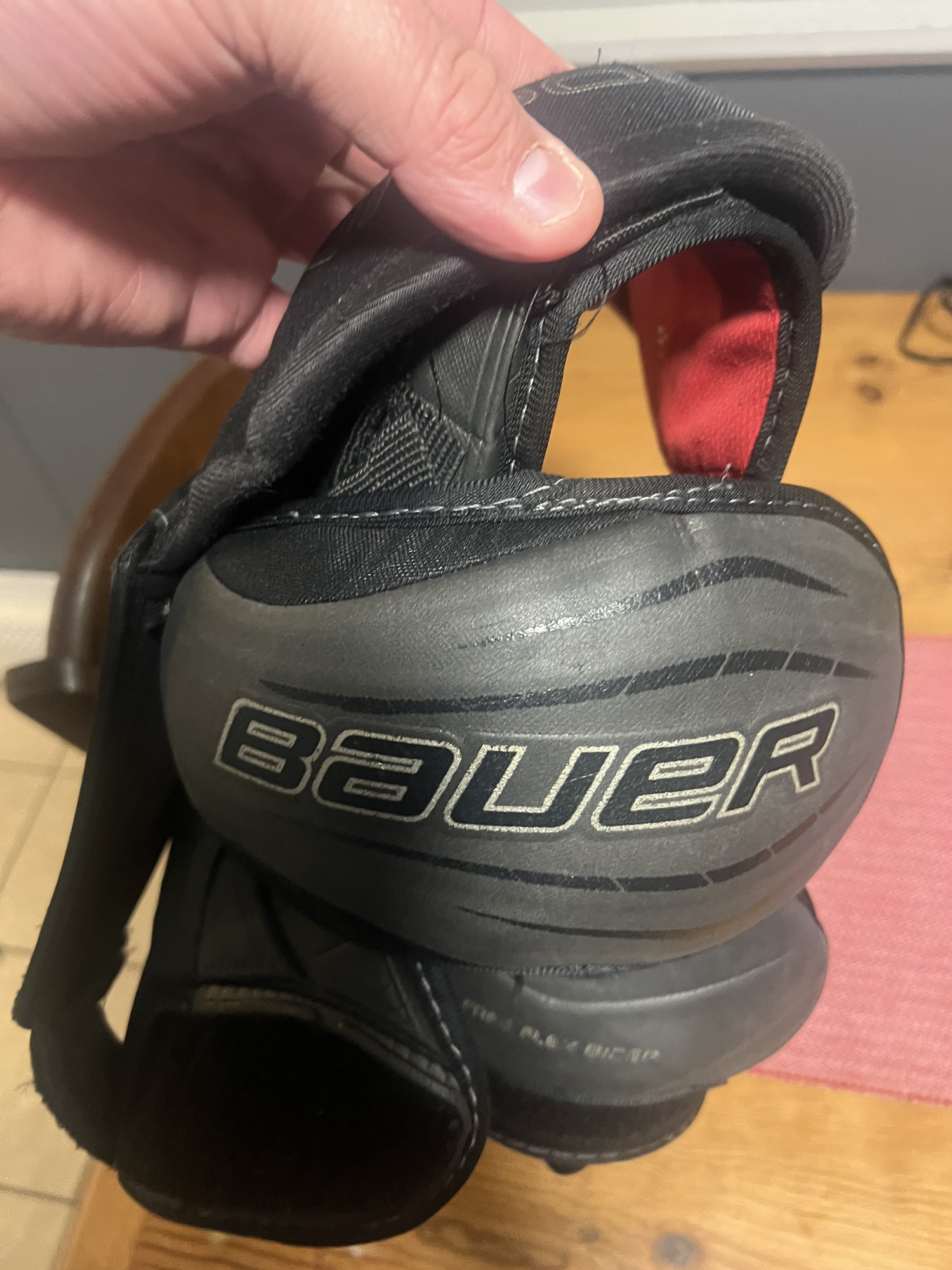 Used Small Bauer Vapor x900 Lite Shoulder Pads SidelineSwap