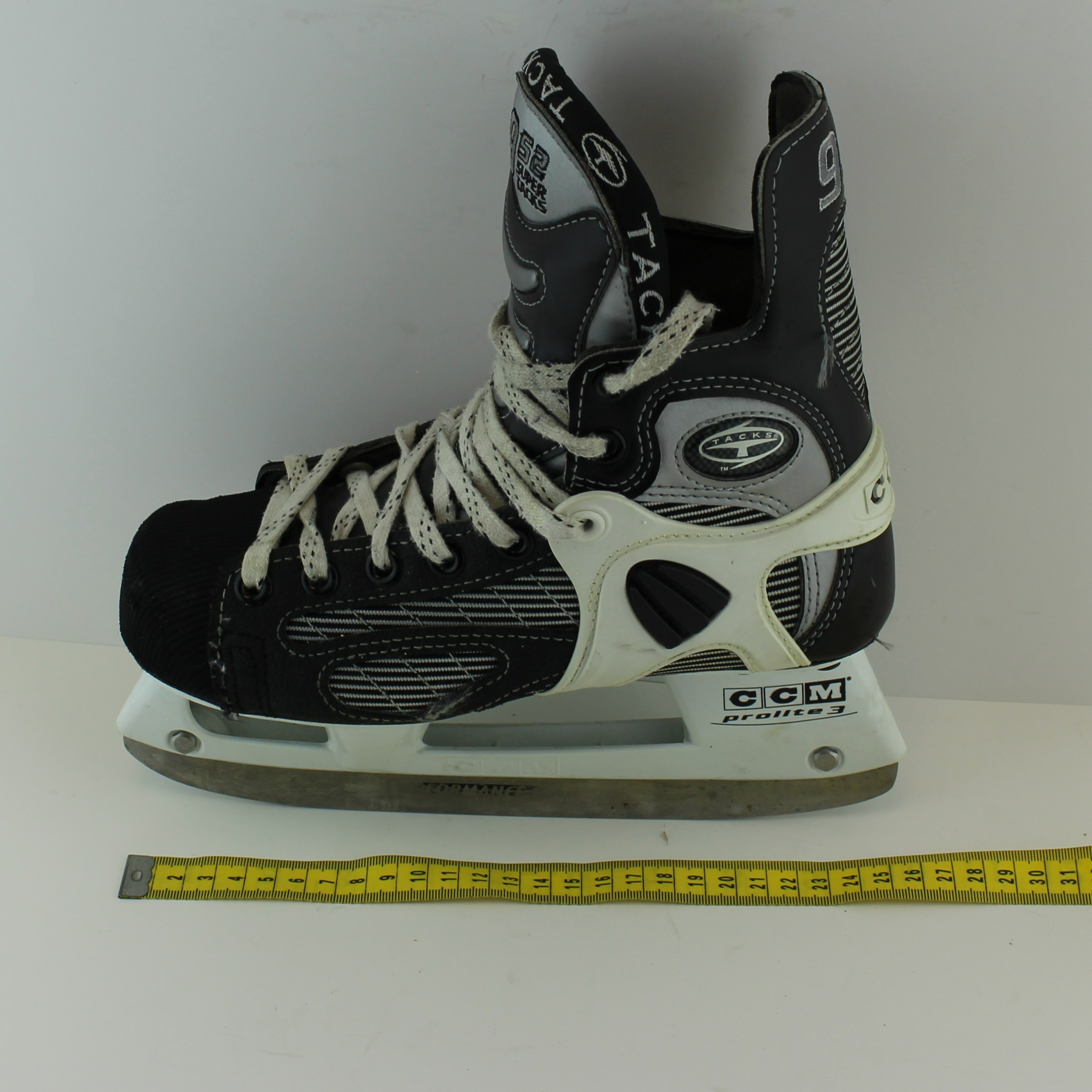 Junior Used CCM 952 Fit Tacks Hockey Skates Size 3 SidelineSwap