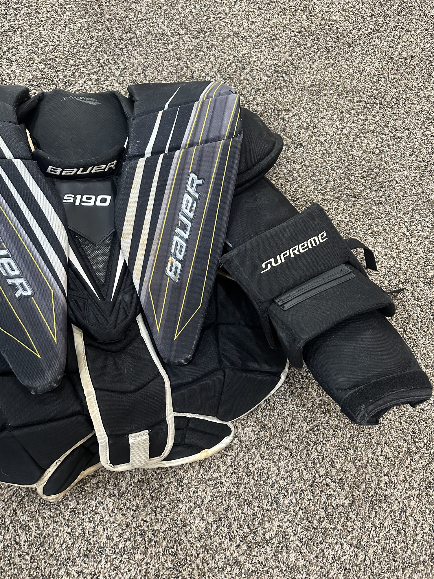 Used Medium Bauer Supreme S190 Goalie Chest Protector SidelineSwap