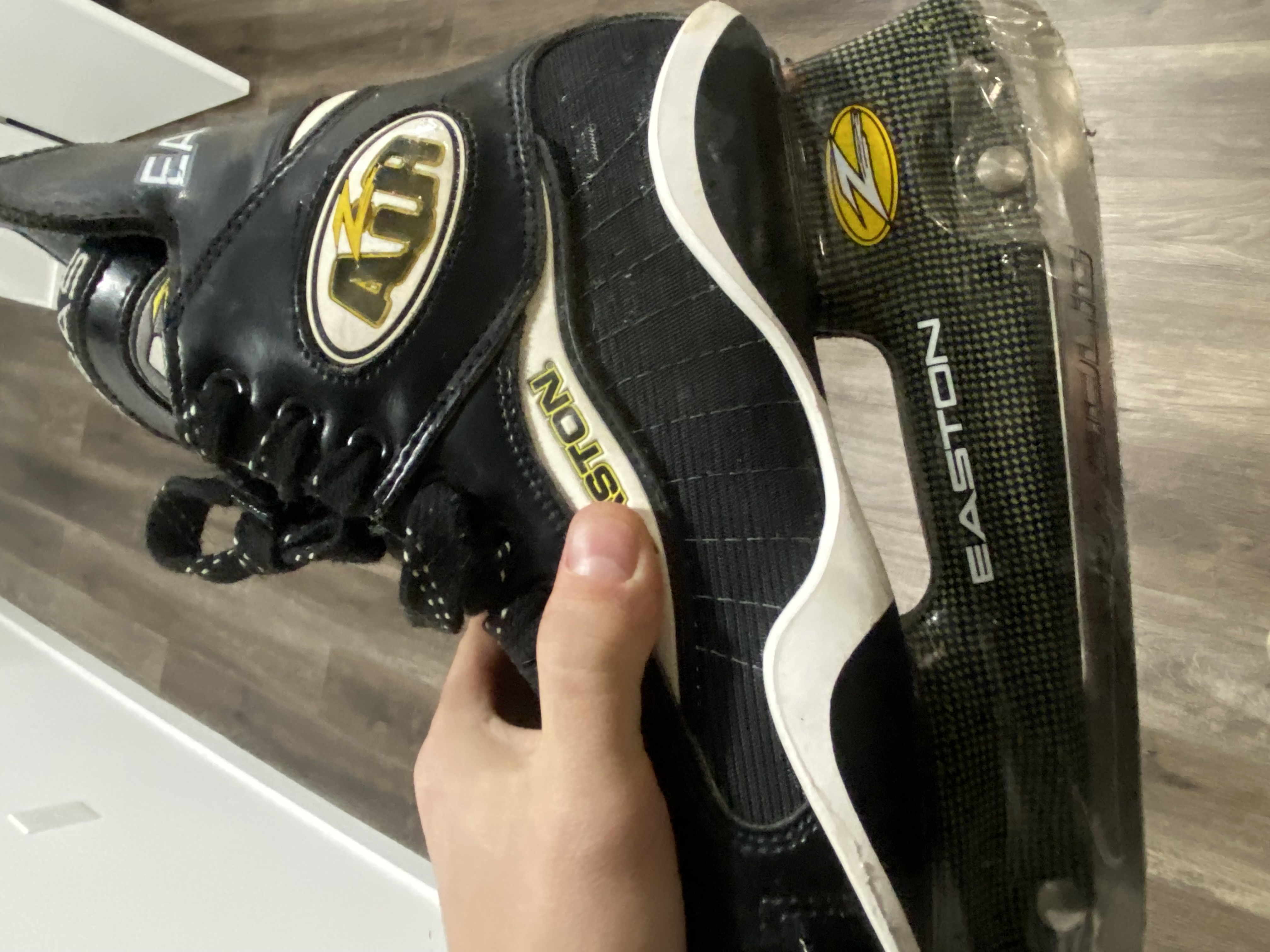 Easton ZAir Hockey Skates Rare Nearly New Mint Condition