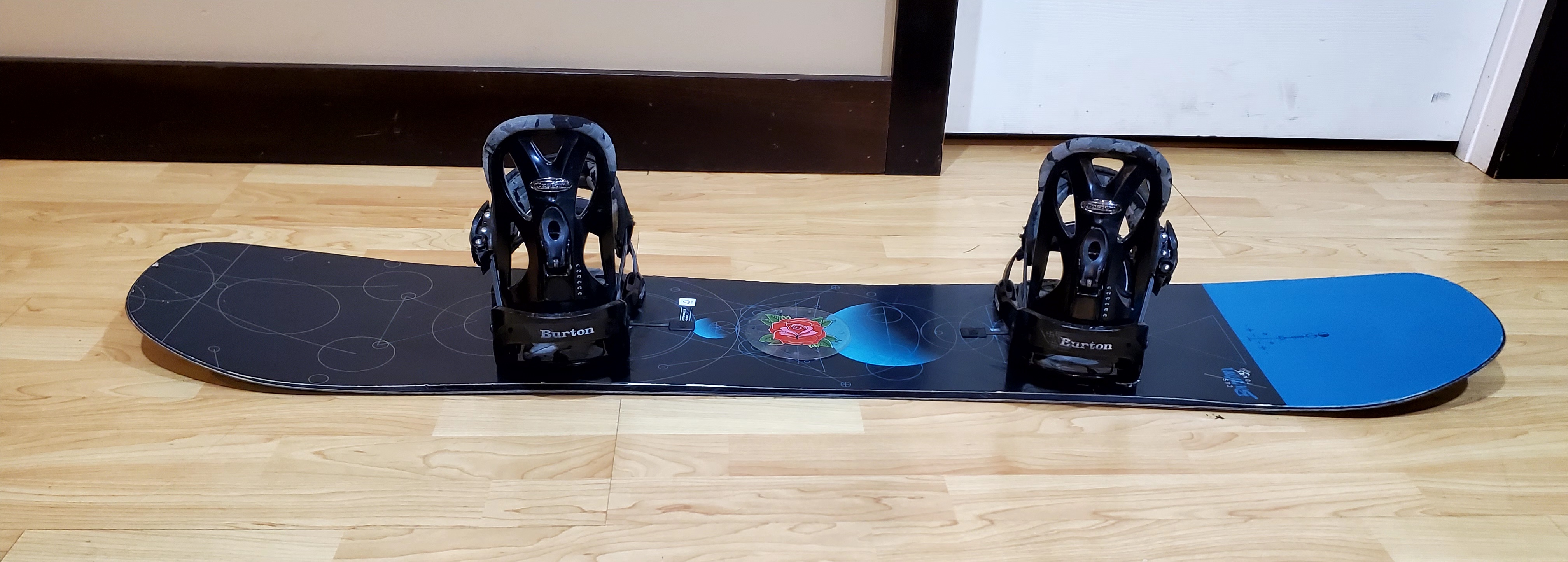 Burton Custom Flying V Snowboard 135cm Freestyle W/Bindings