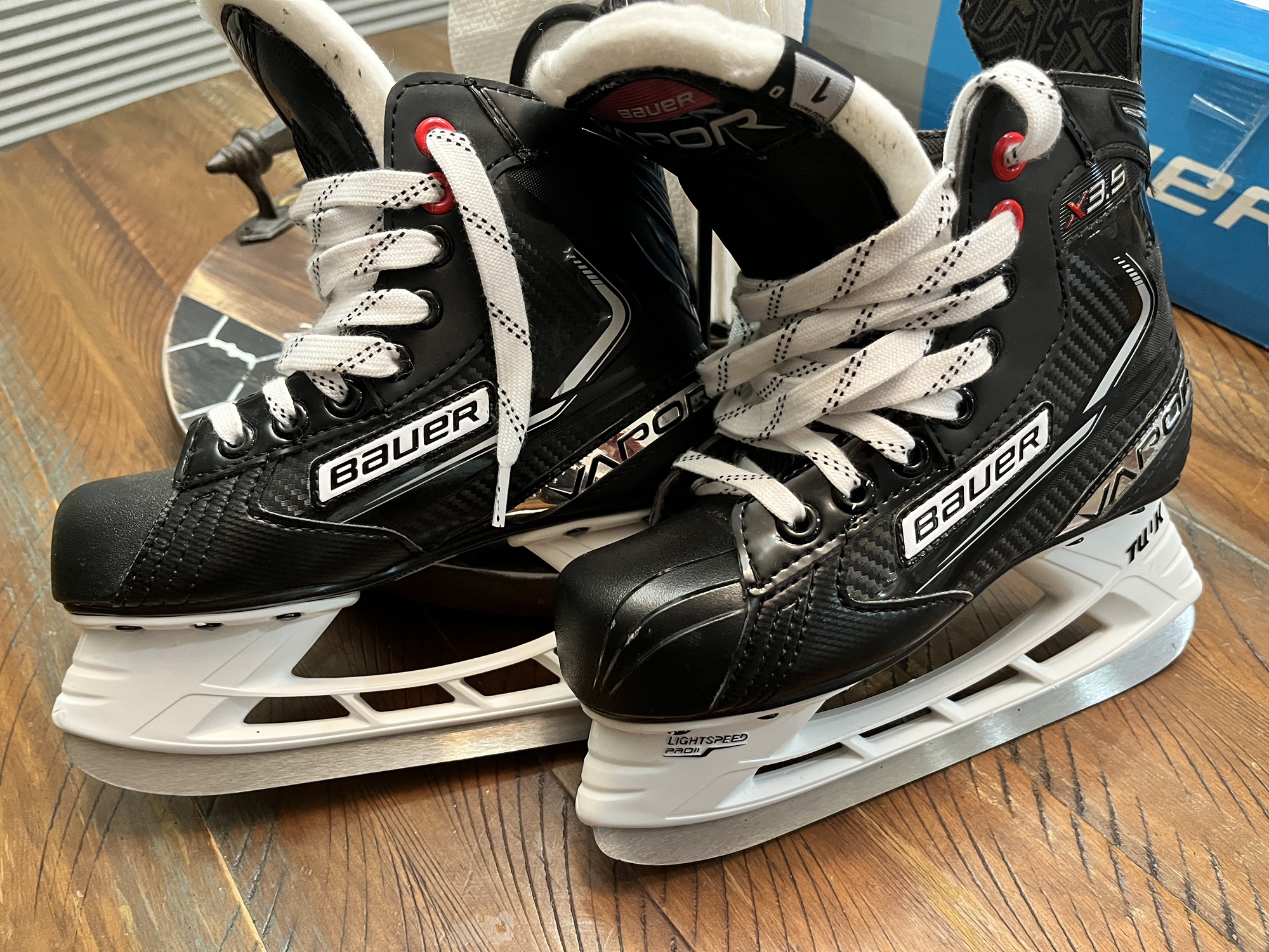 New Bauer Size 1 Vapor X3.5 Hockey Skates SidelineSwap