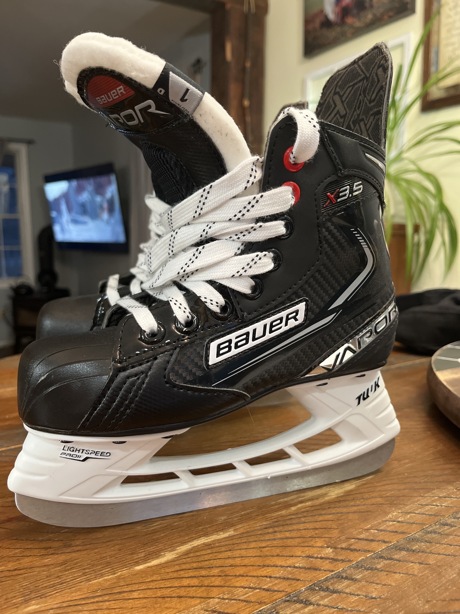 New Bauer Size 1 Vapor X3.5 Hockey Skates SidelineSwap