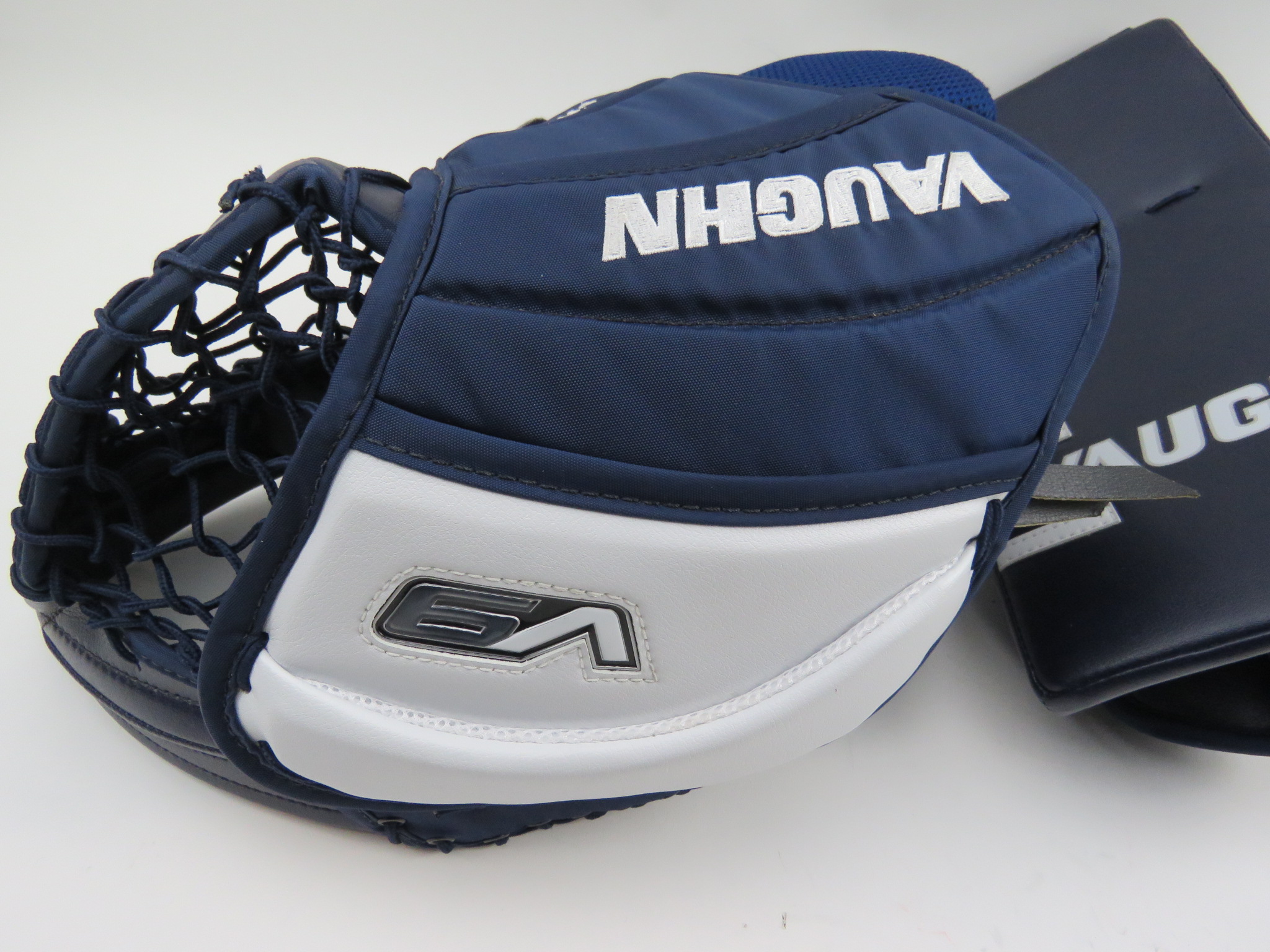 New! Vaughn V9 Toronto Maple Leafs ARENAS NHL Pro Stock Goalie Glove