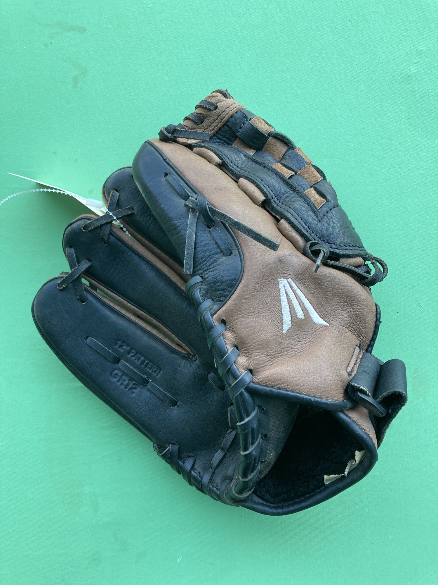 Kid Pitch (9YO13YO) Easton Game Ready Left Hand Throw Outfield Baseball Glove 12" SidelineSwap