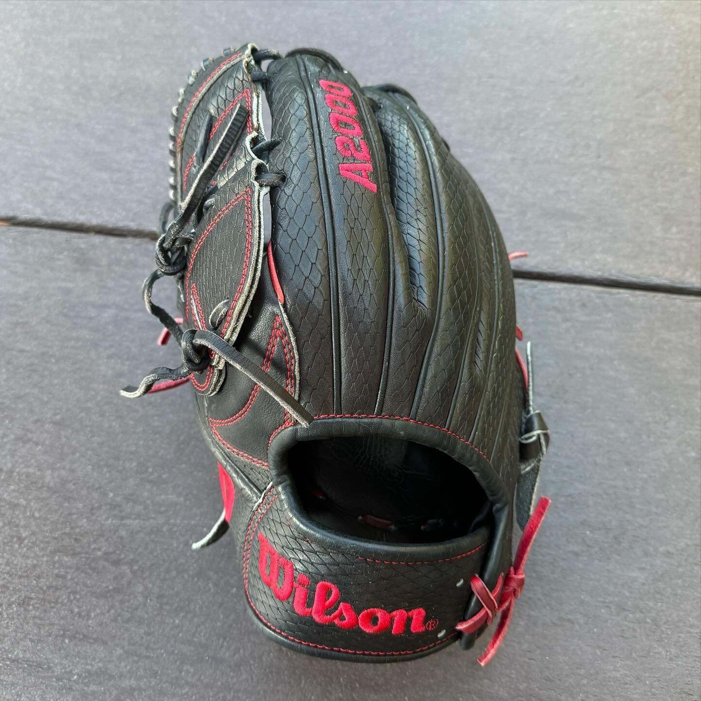 University of Wilson A2000 11.75” College Issue Baseball Glove