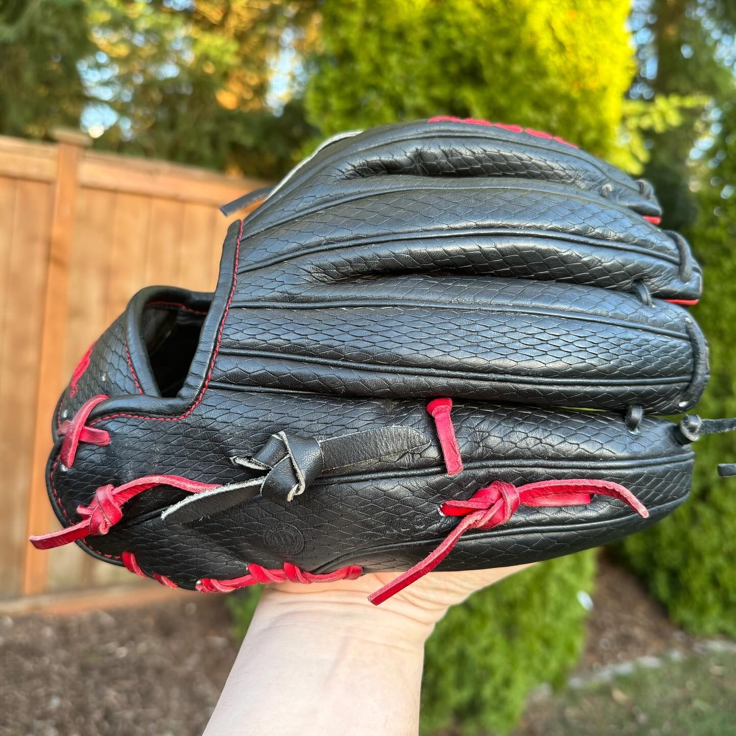 University of Wilson A2000 11.75” College Issue Baseball Glove