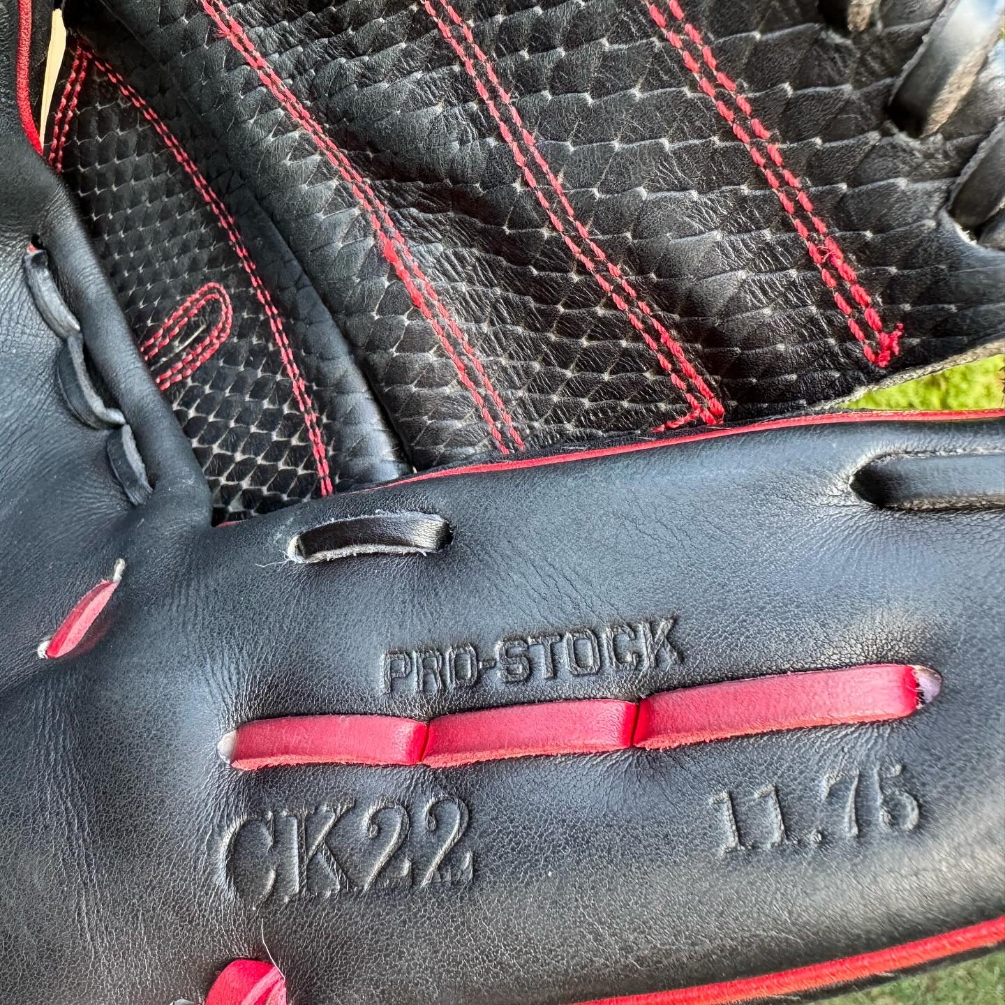 University of Wilson A2000 11.75” College Issue Baseball Glove