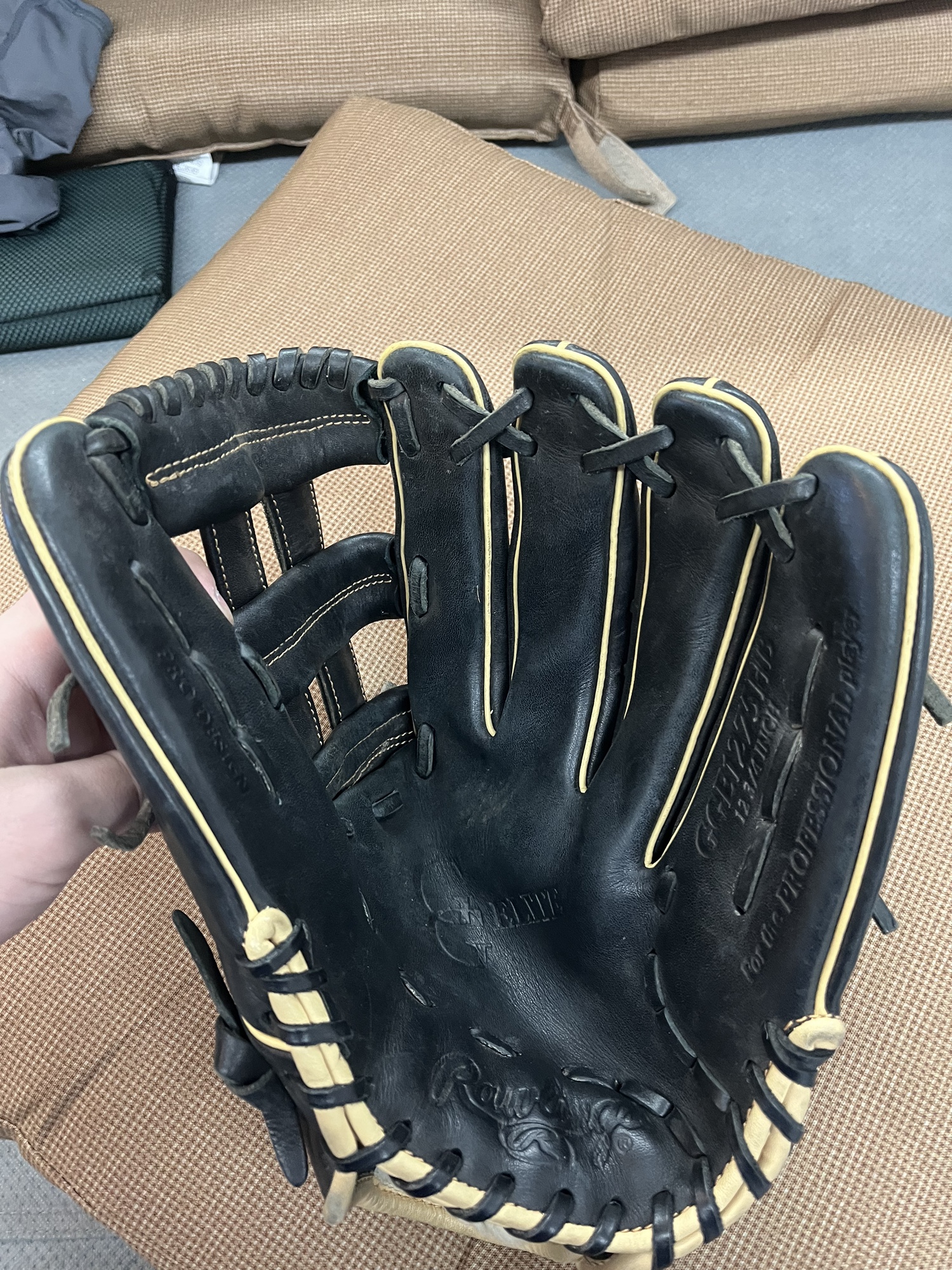 Right Hand Throw 12.75" Gg elite Catcher's Glove SidelineSwap