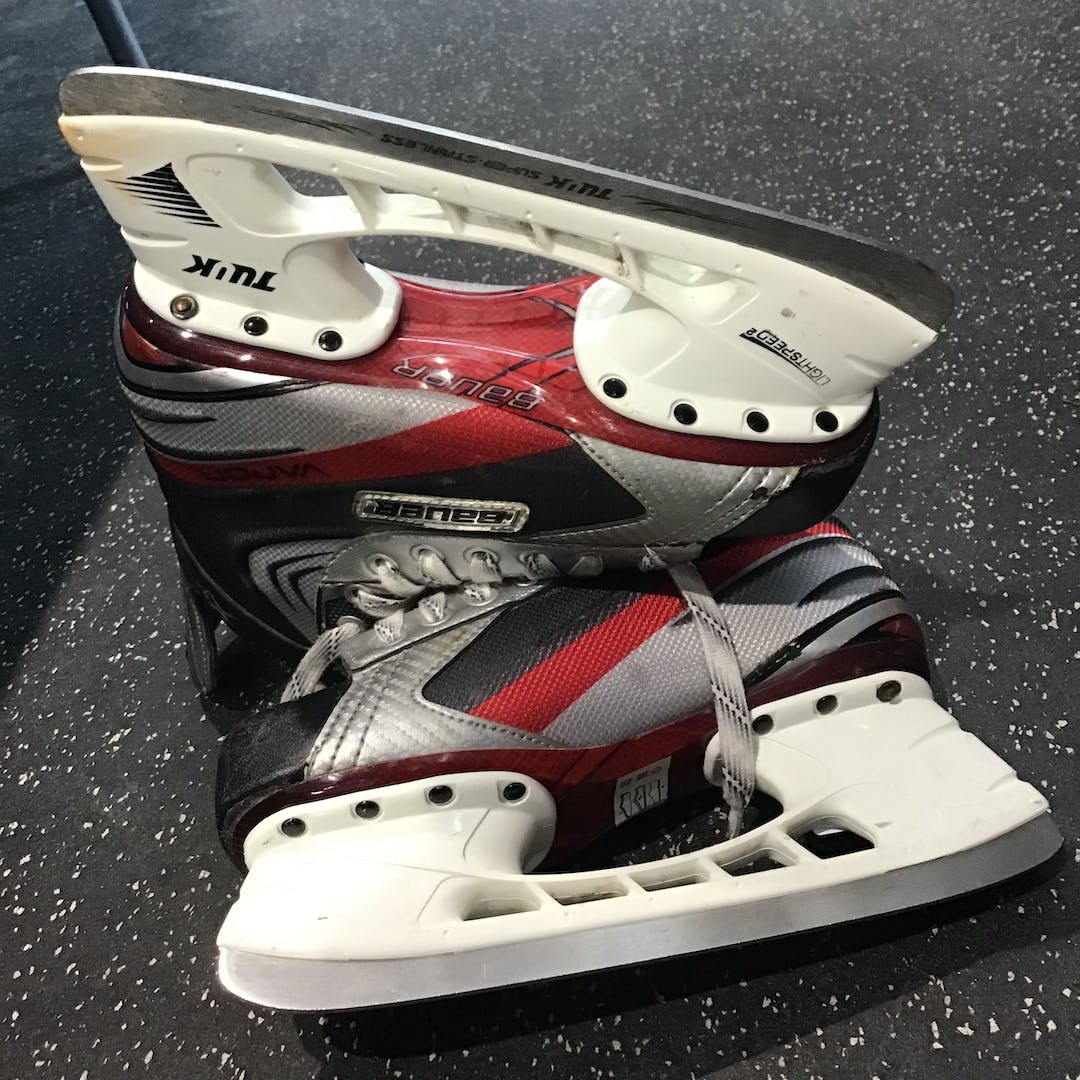 Used Bauer Vapor X 3.0 Junior 05 Ice Hockey Skates SidelineSwap