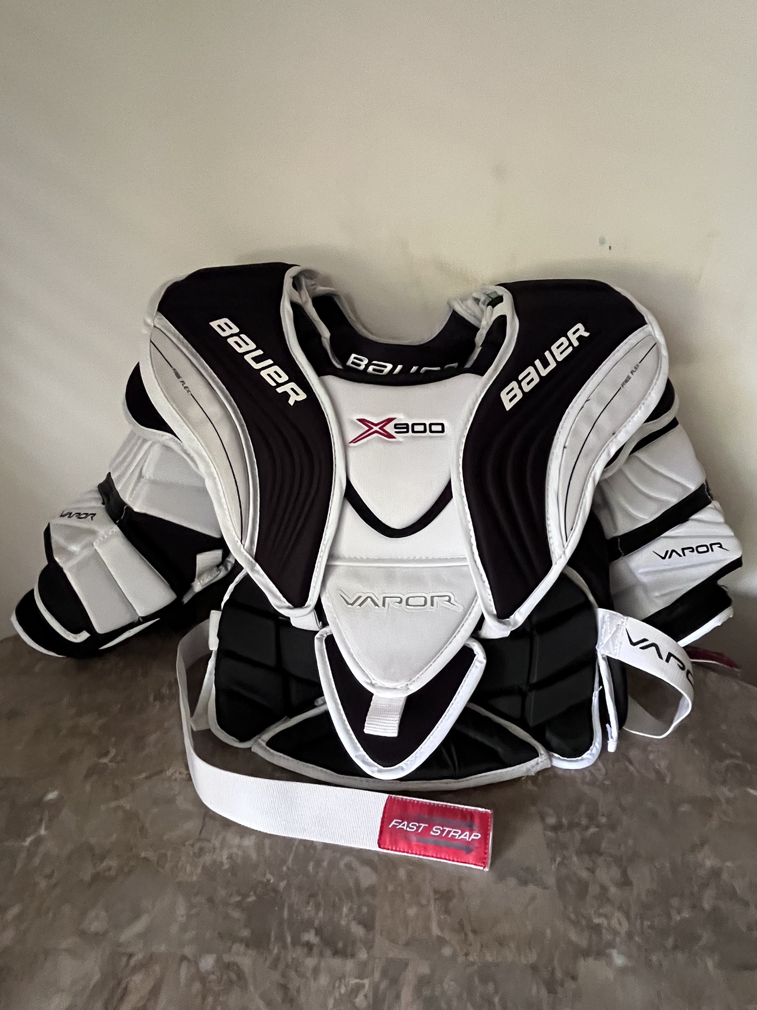 Bauer Vapor X900 Goalie Chest Protector Intermediate Small SidelineSwap