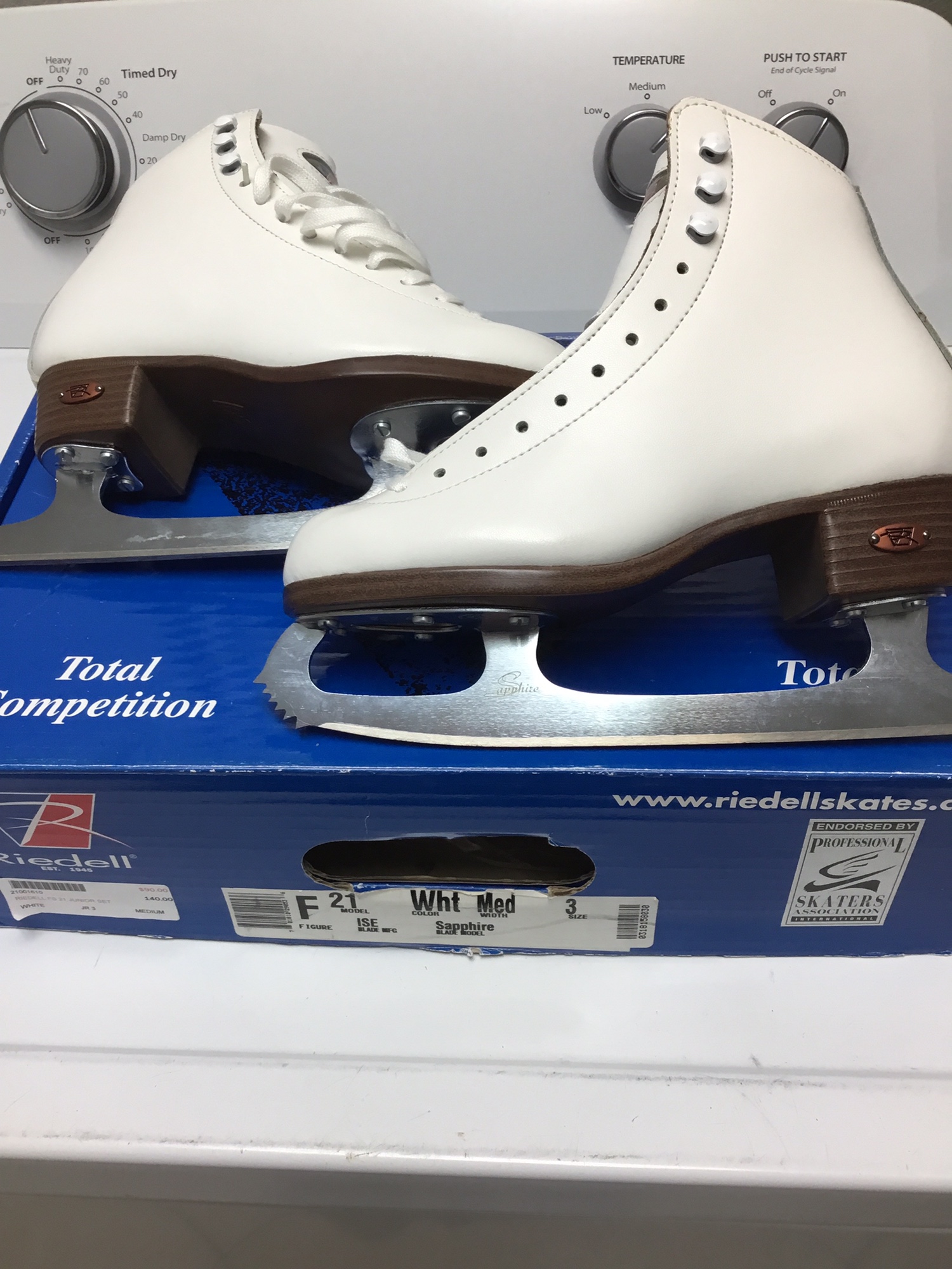 Riedell Model 21 Girls Size 3 Med Figure Skate SidelineSwap