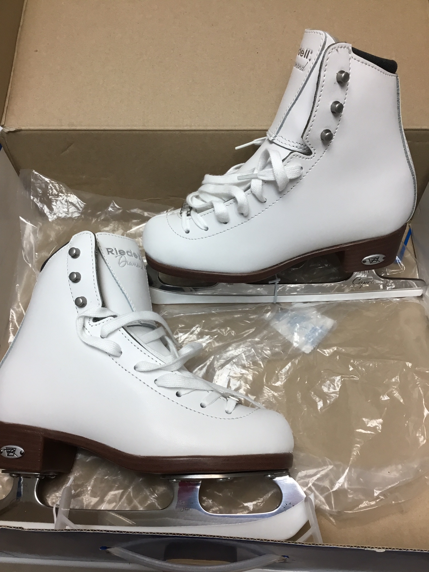 Riedell Diamond Girls Size 1 1/2 Med Figure Skate SidelineSwap