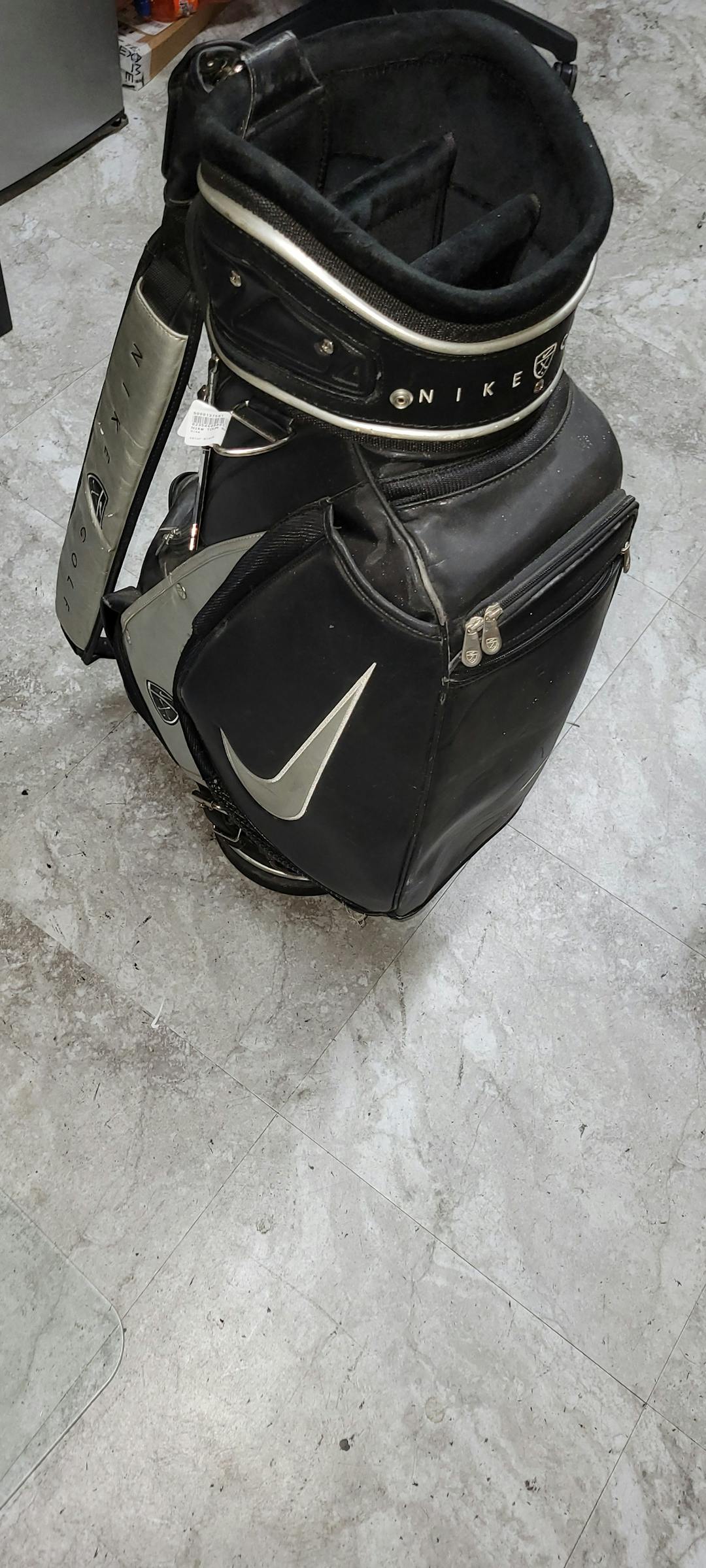 Used Nike Tour Bag Golf Cart Bags SidelineSwap