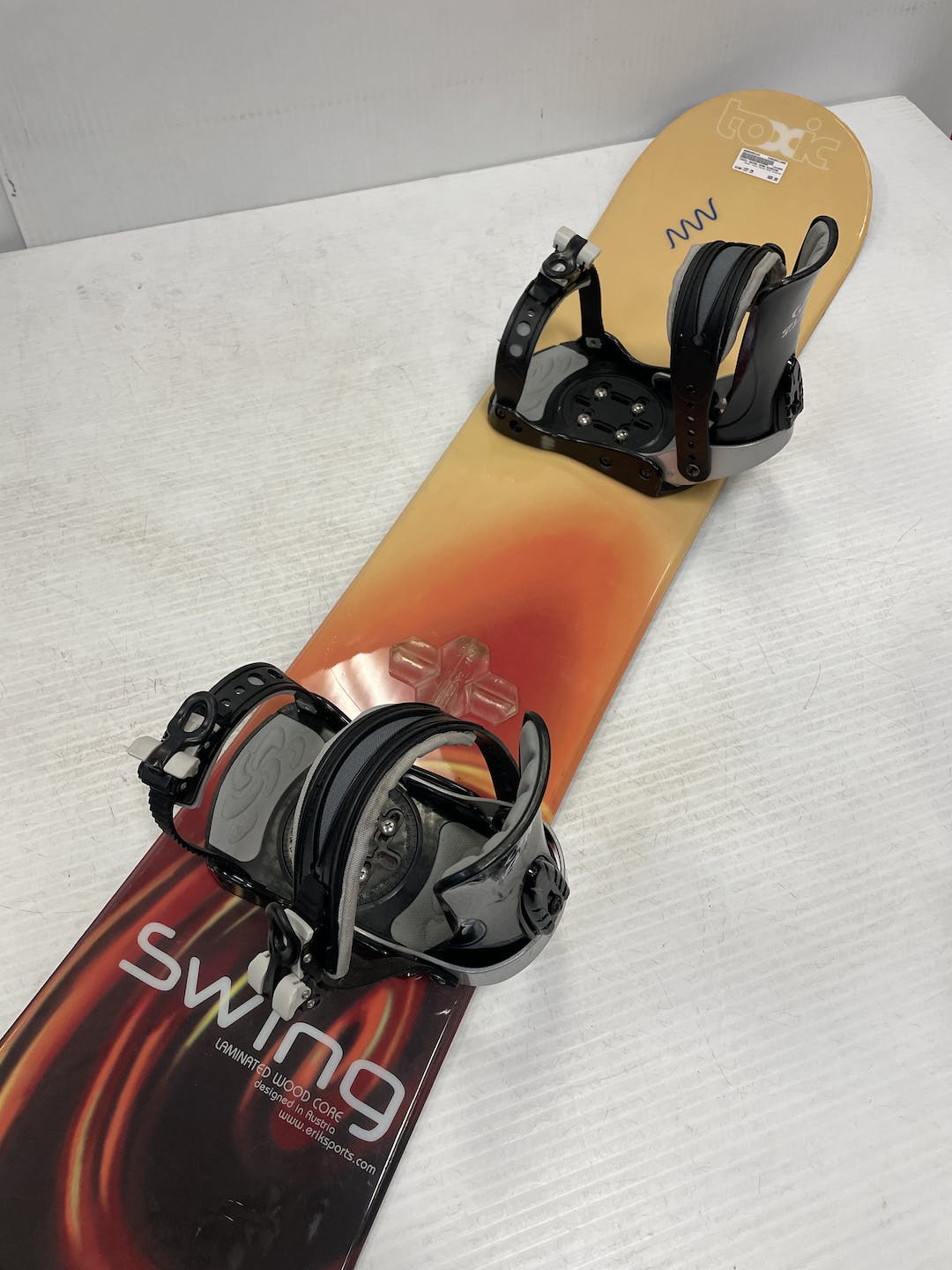 Used Toxic Swing Zuma Binding 157 Cm Men's Snowboard Combo SidelineSwap