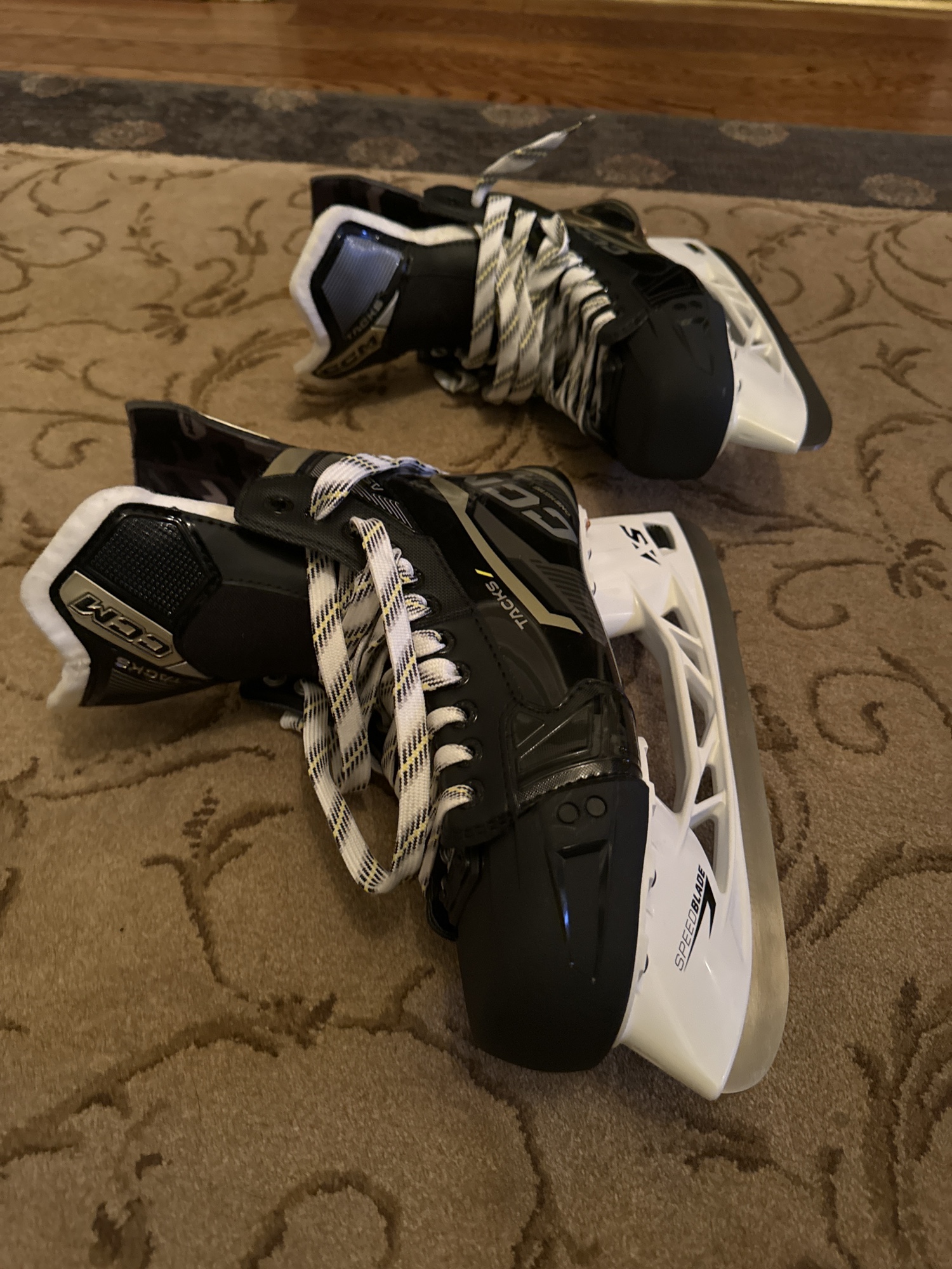 Senior CCM Extra Wide Width 10 Tacks AS570 Hockey Skates SidelineSwap
