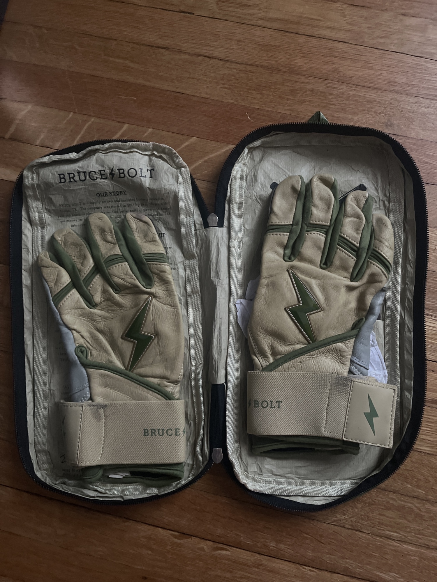 Bruce Bolts Large Military Series SidelineSwap