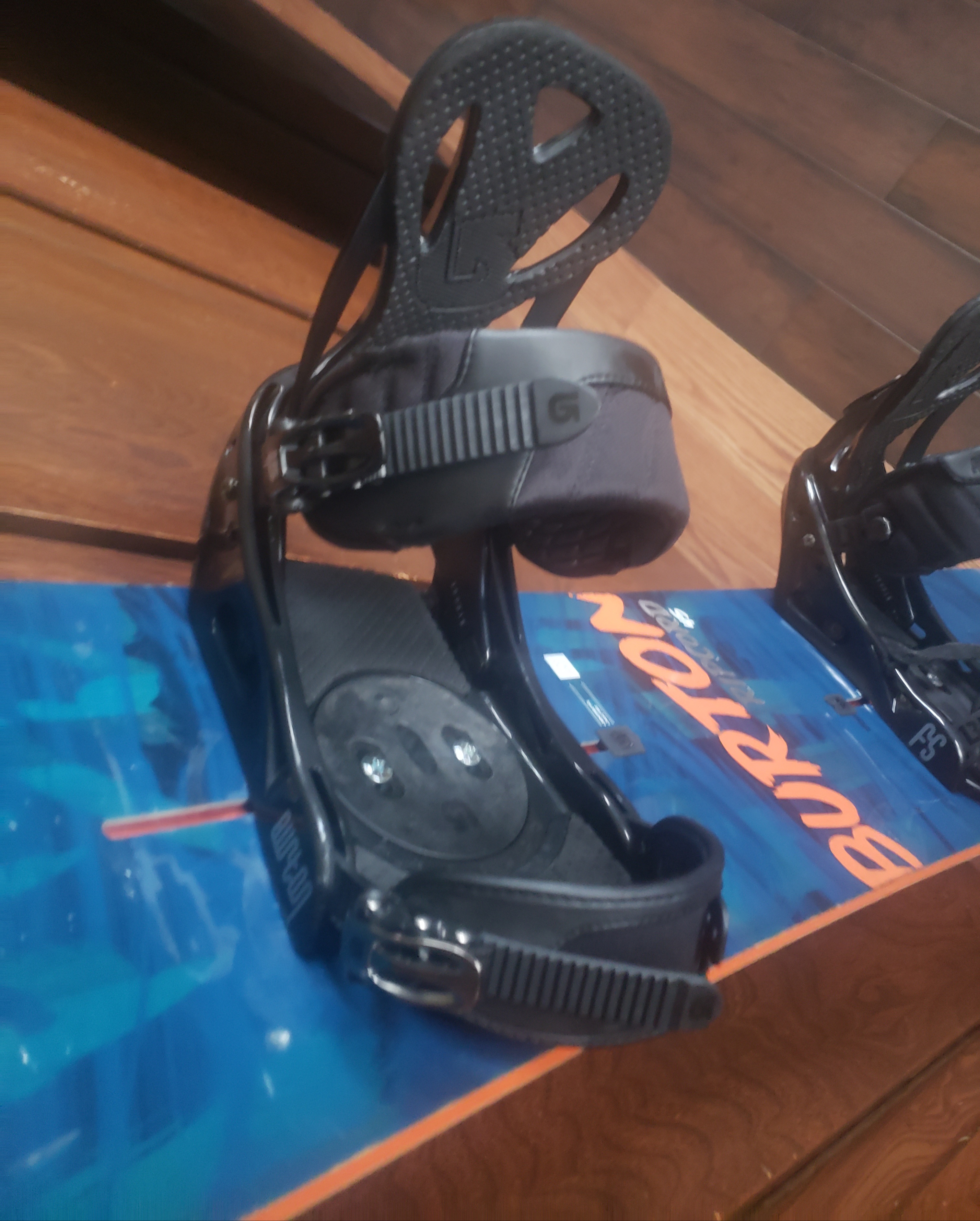 145cm BURTON RIPCORD IN CHANNEL SNOWBOARD w/ BURTON FREESTYLE BINDINGS