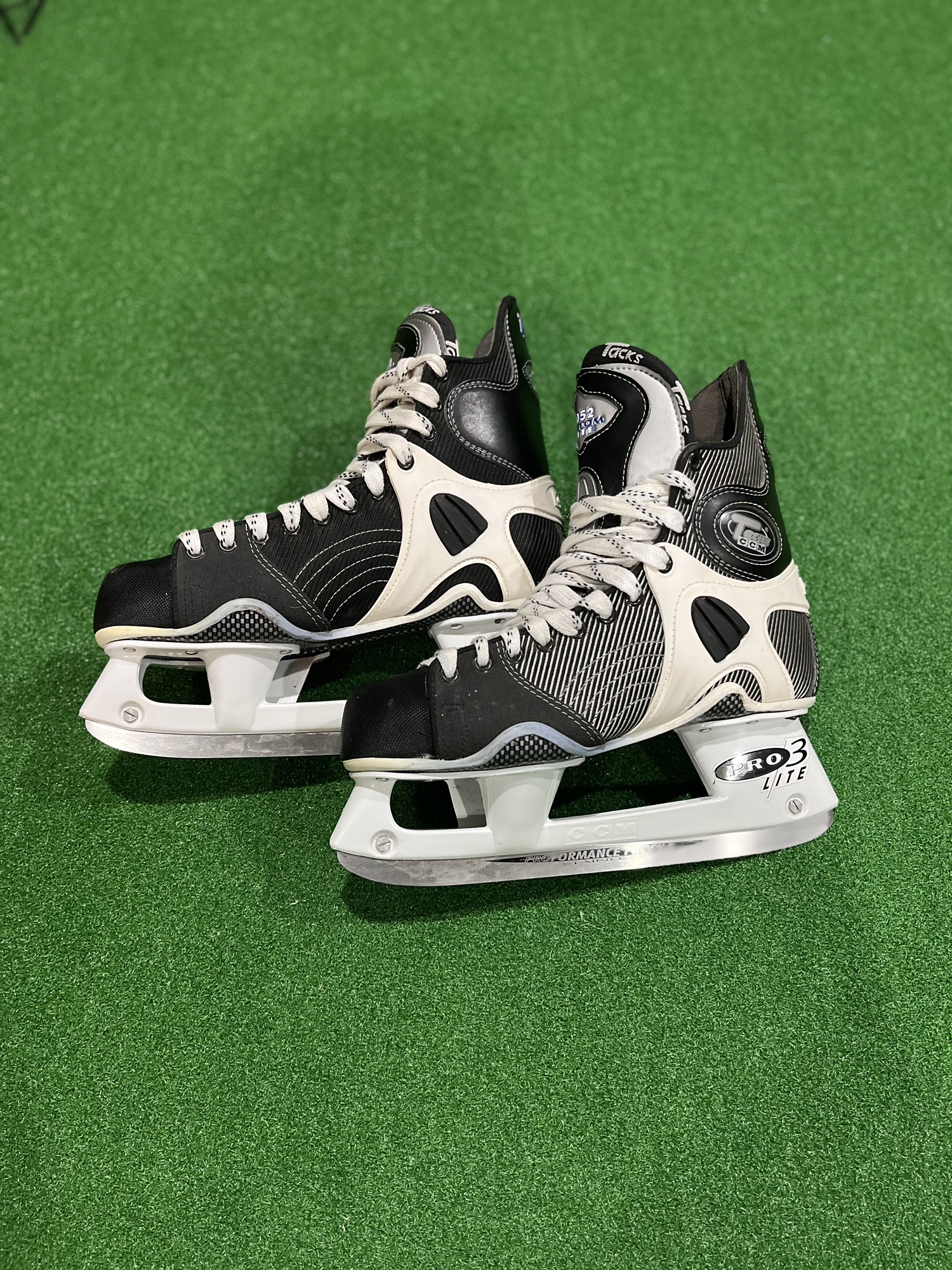 CCM 1052 Custom Lite Tacks SidelineSwap