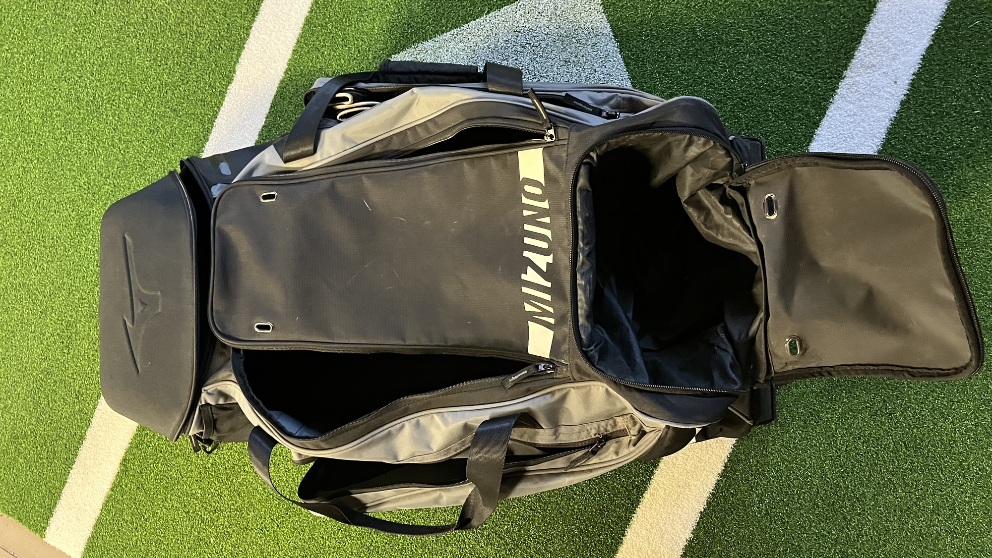 Mizuno Samurai Catcher’s Wheeled Bag SidelineSwap
