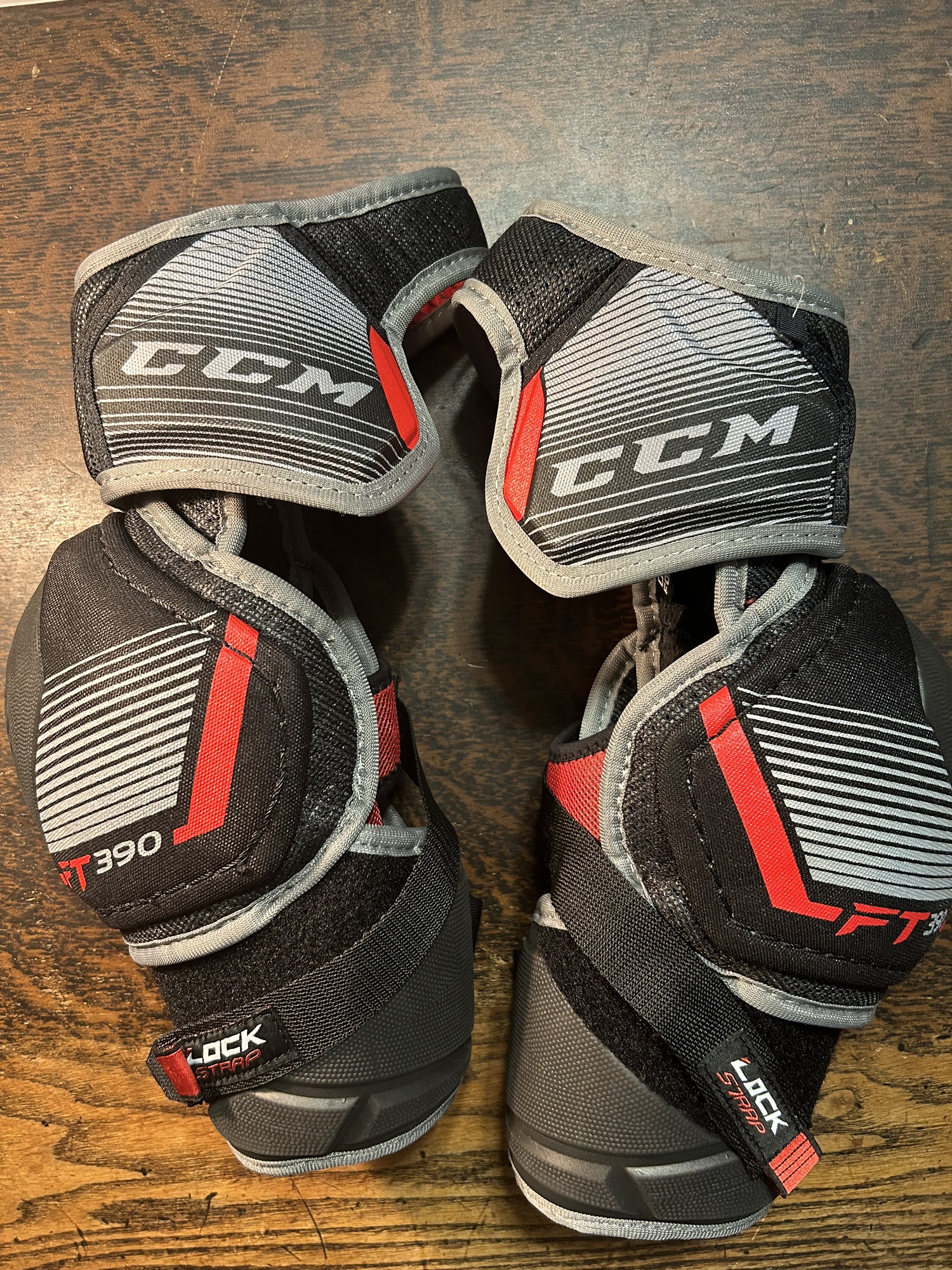 Used Extra Large CCM JetSpeed FT390 Elbow Pads SidelineSwap