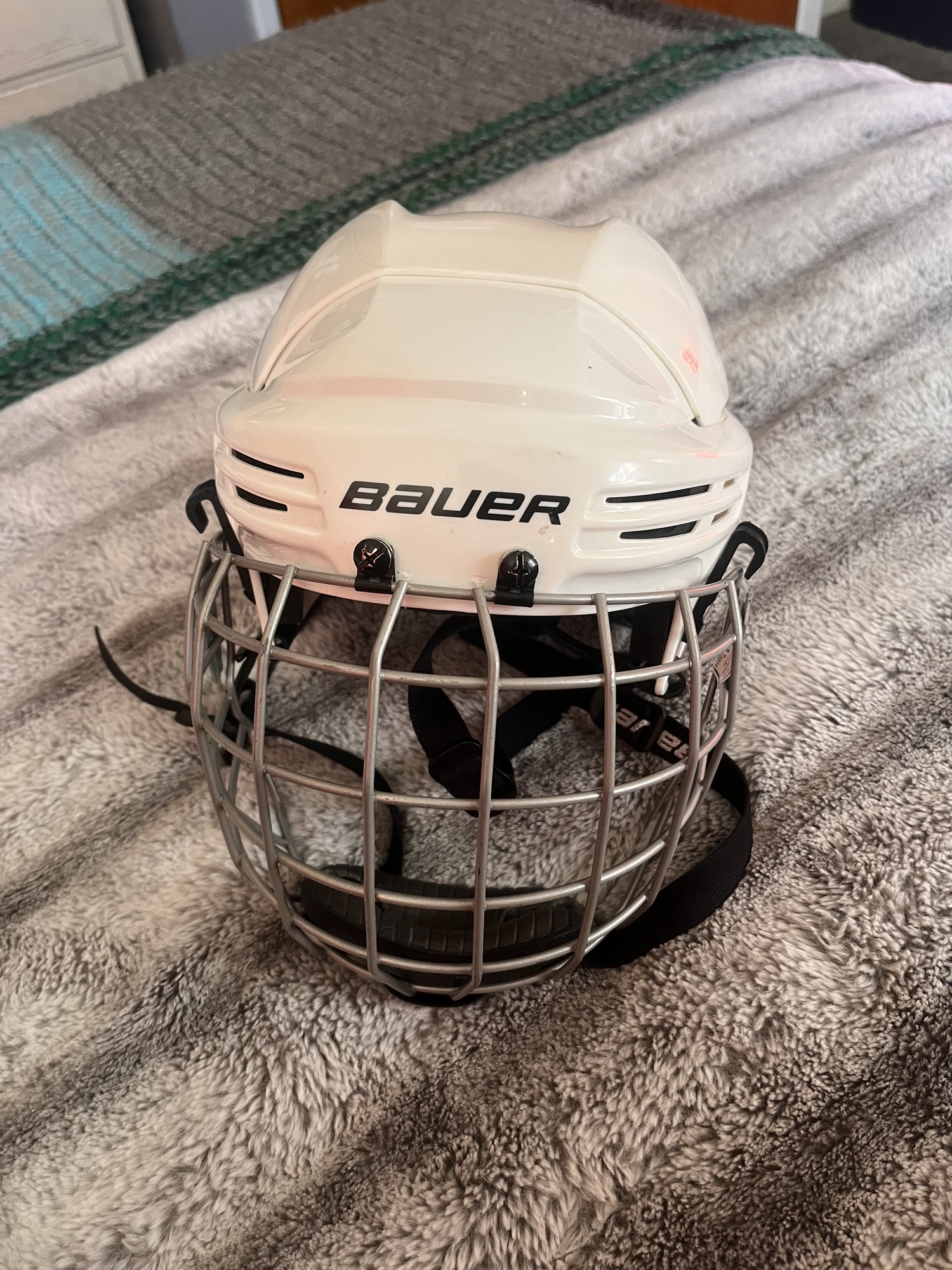 Used Small Bauer BHH2100S Helmet SidelineSwap
