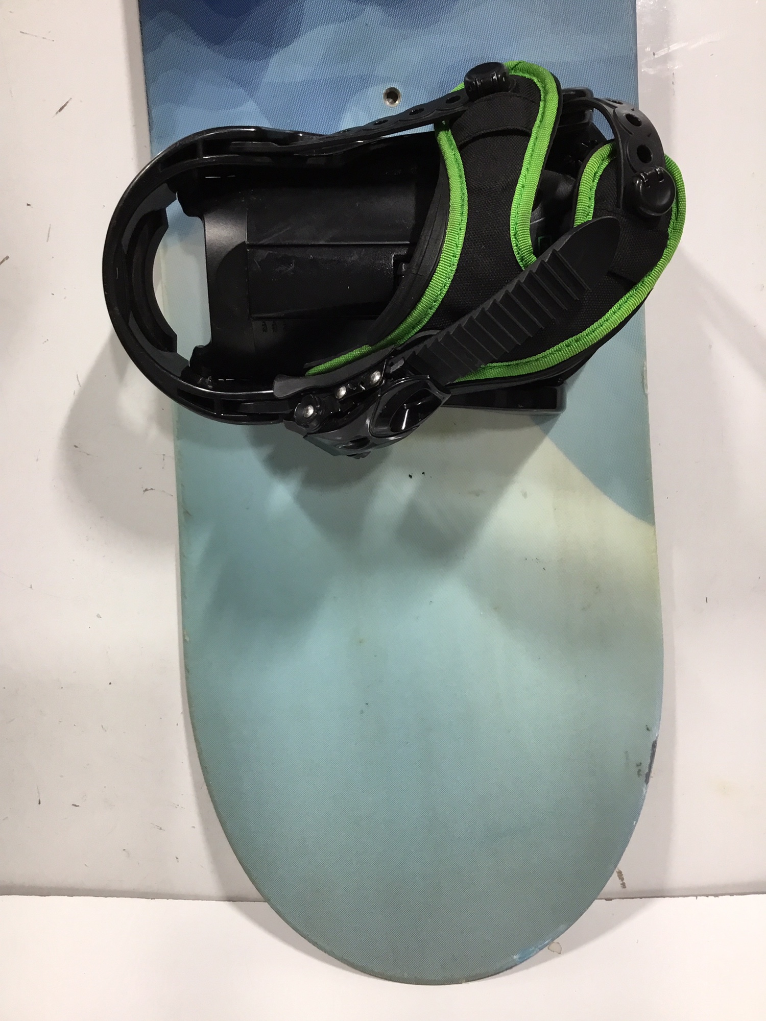 バートン 110 Men's Burton Instigator Flat Top Snowboard | Burton.com