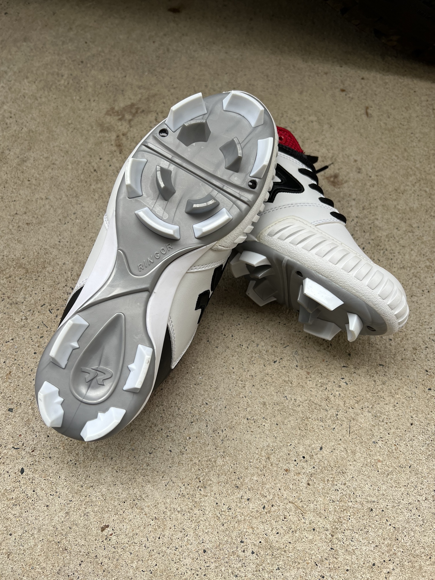 ringor softball cleats with pitching toe