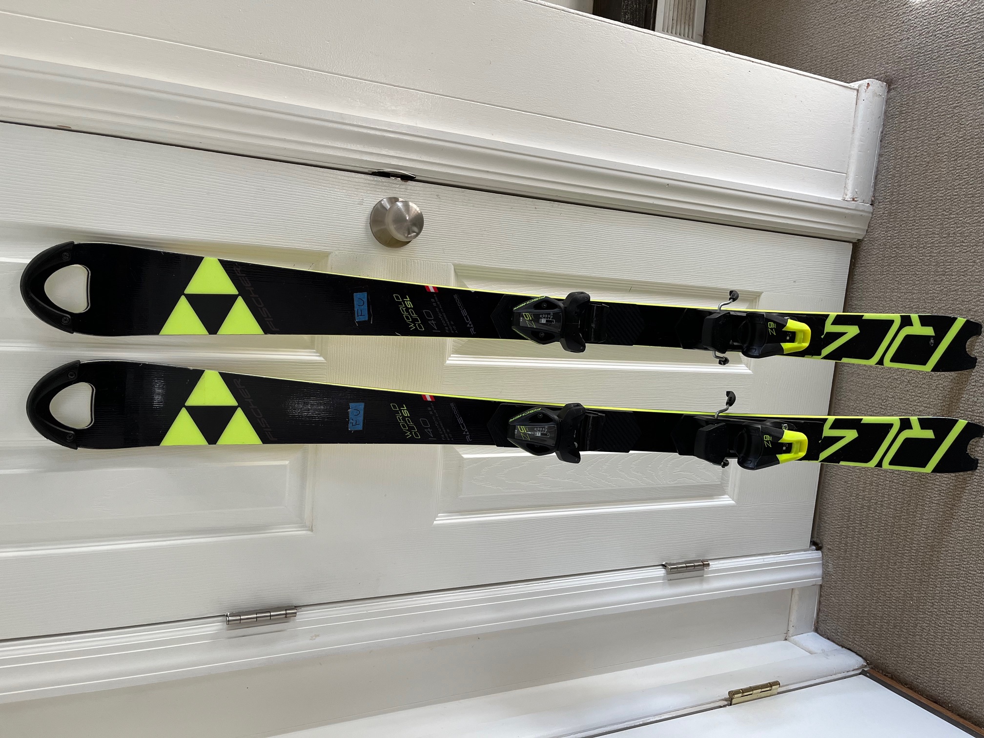 Used Fischer RC4 WC Jr. SL, 140cm with Fischer Z9 bindings, 160 or