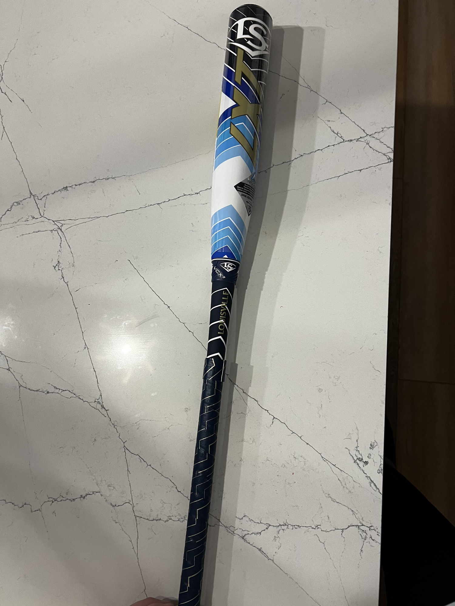 バット Louisville Slugger GENESIS 1A BKL 83cm NEW 2021 Louisville Slugger 27oz. Genesis APG 1-Piece 220