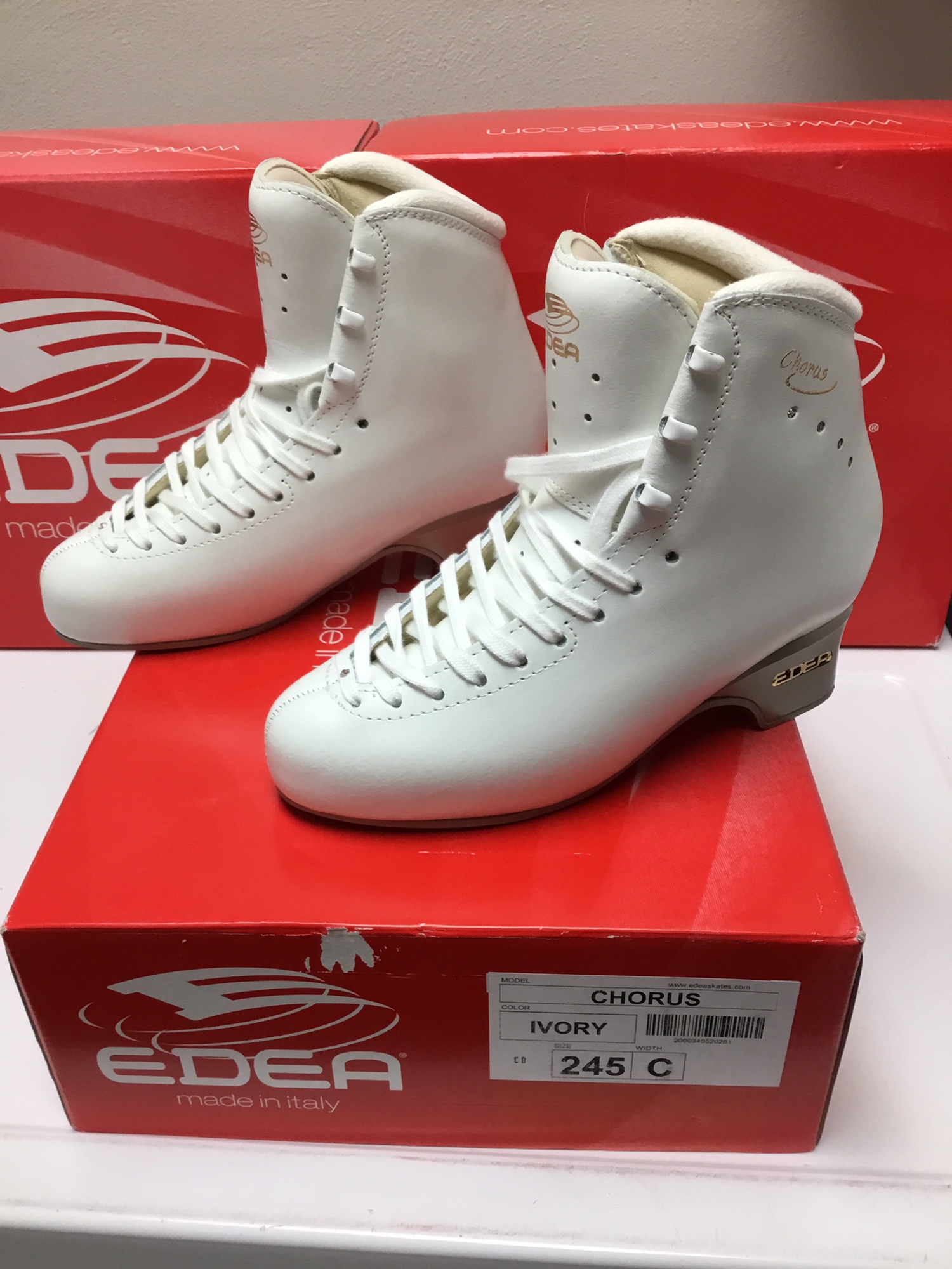 Edea Chorus 245 C Ivory Figure Boot SidelineSwap