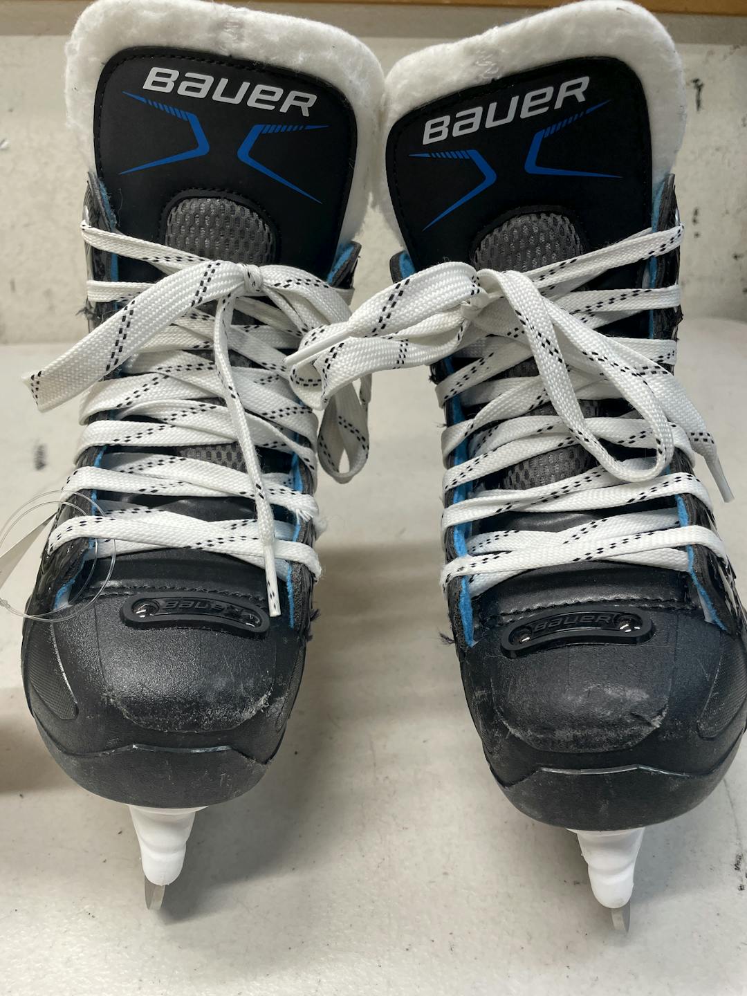 Used Bauer Xlp Youth 12.0 D R Regular Ice Hockey Skates SidelineSwap