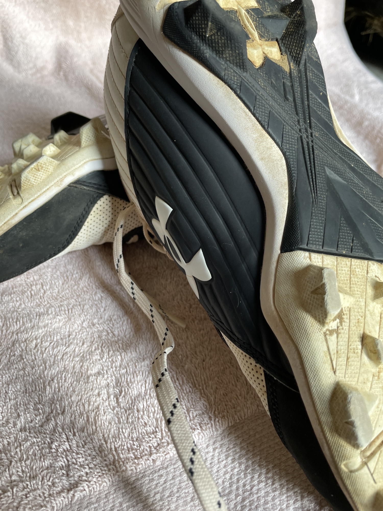 under armour black and white cleats