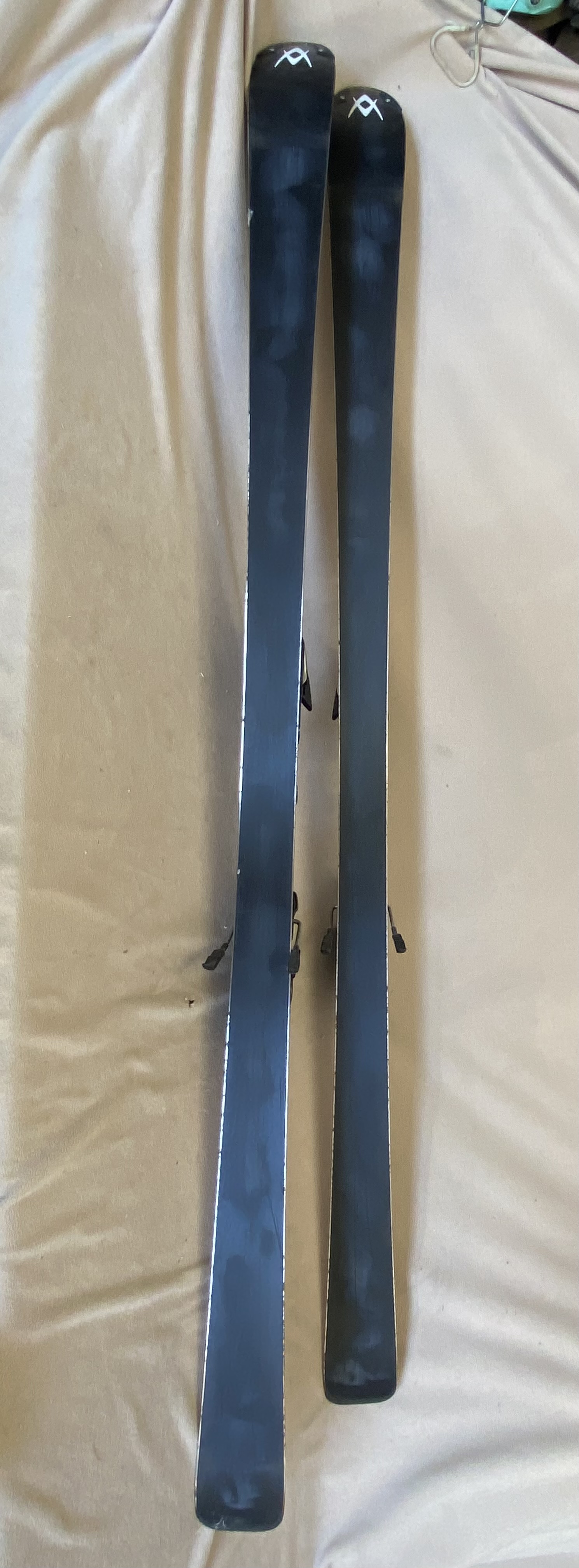 Used Unisex Volkl 177 cm All Mountain Carver Motion Skis With Bindings