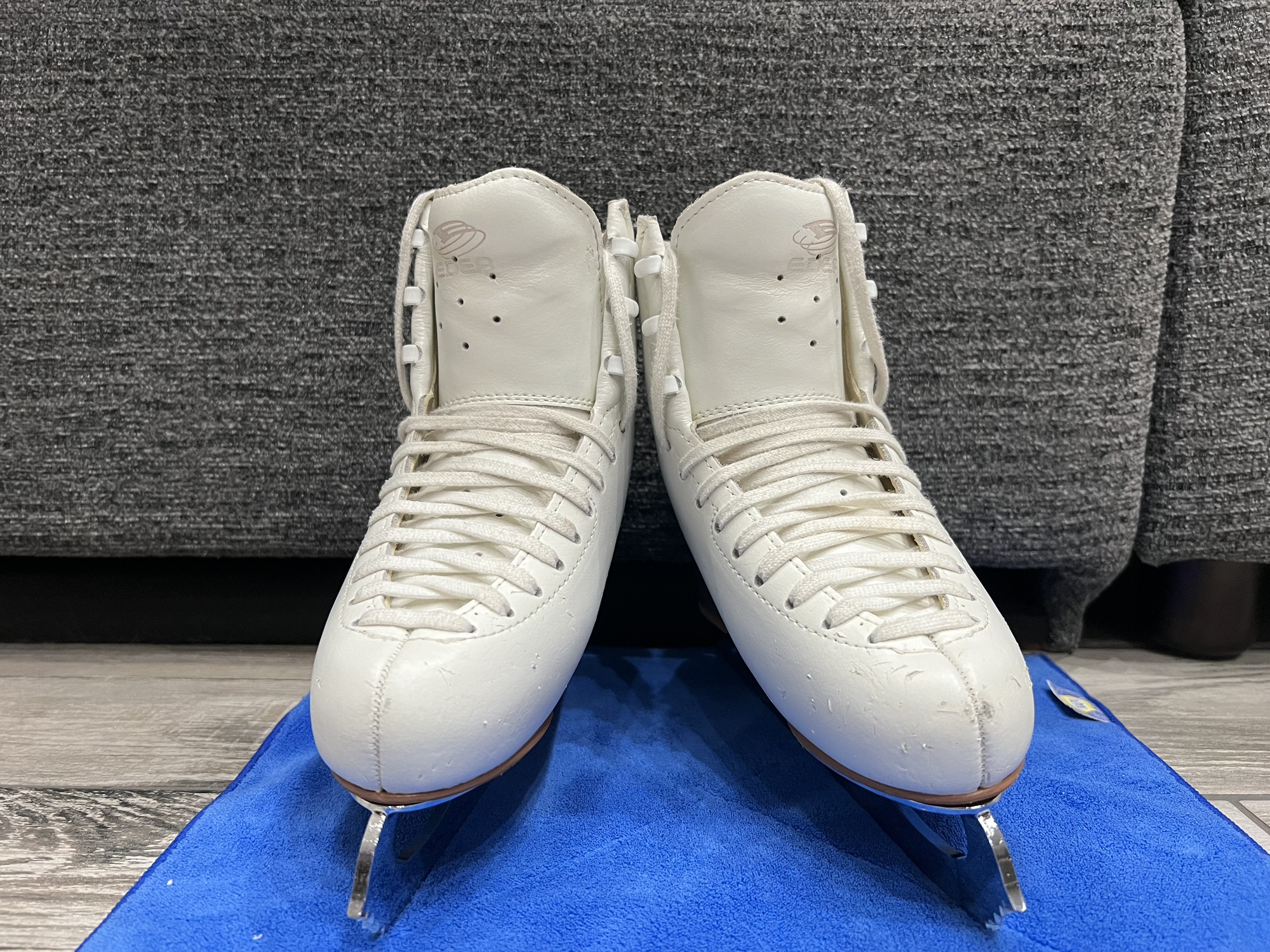 Used EDEA C Junior 2.5 Overture Figure Skates SidelineSwap