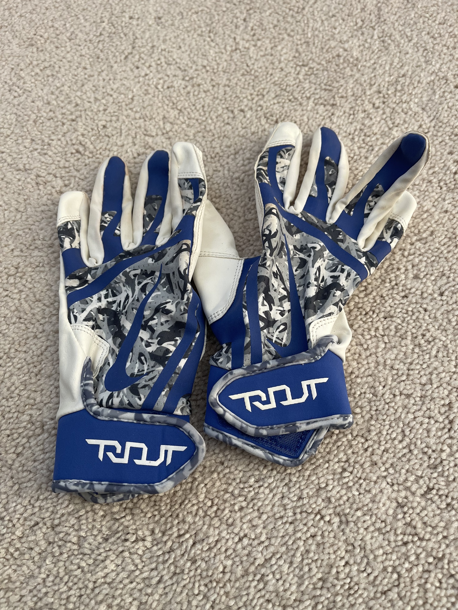 nike mike trout batting gloves