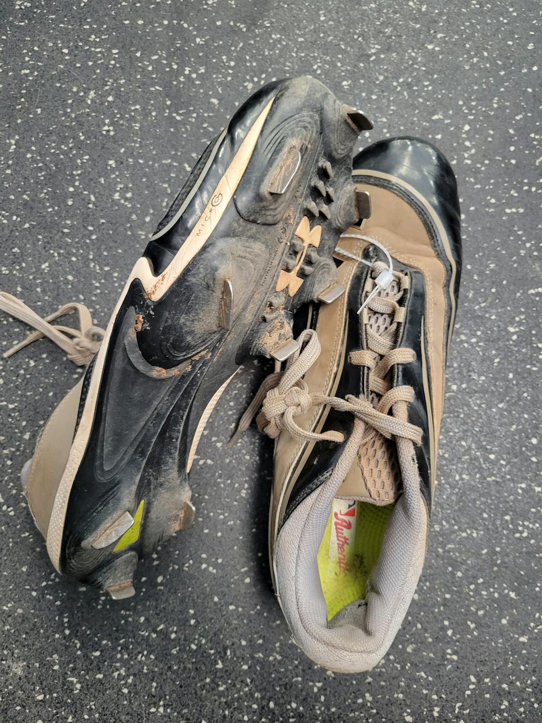 under armour womens metal cleats