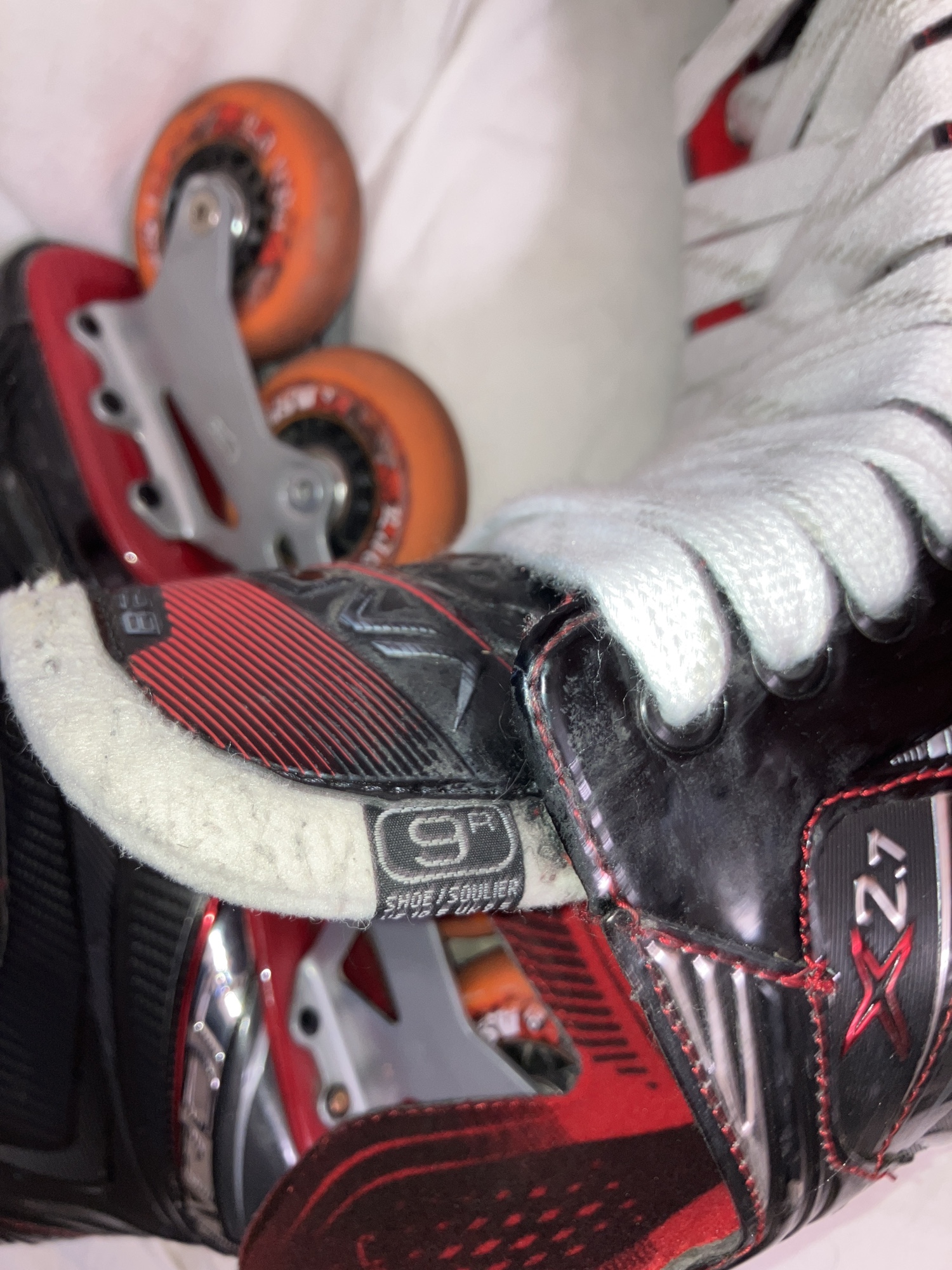 Senior Bauer 9R Vapor X2.7 Hockey Skates SidelineSwap