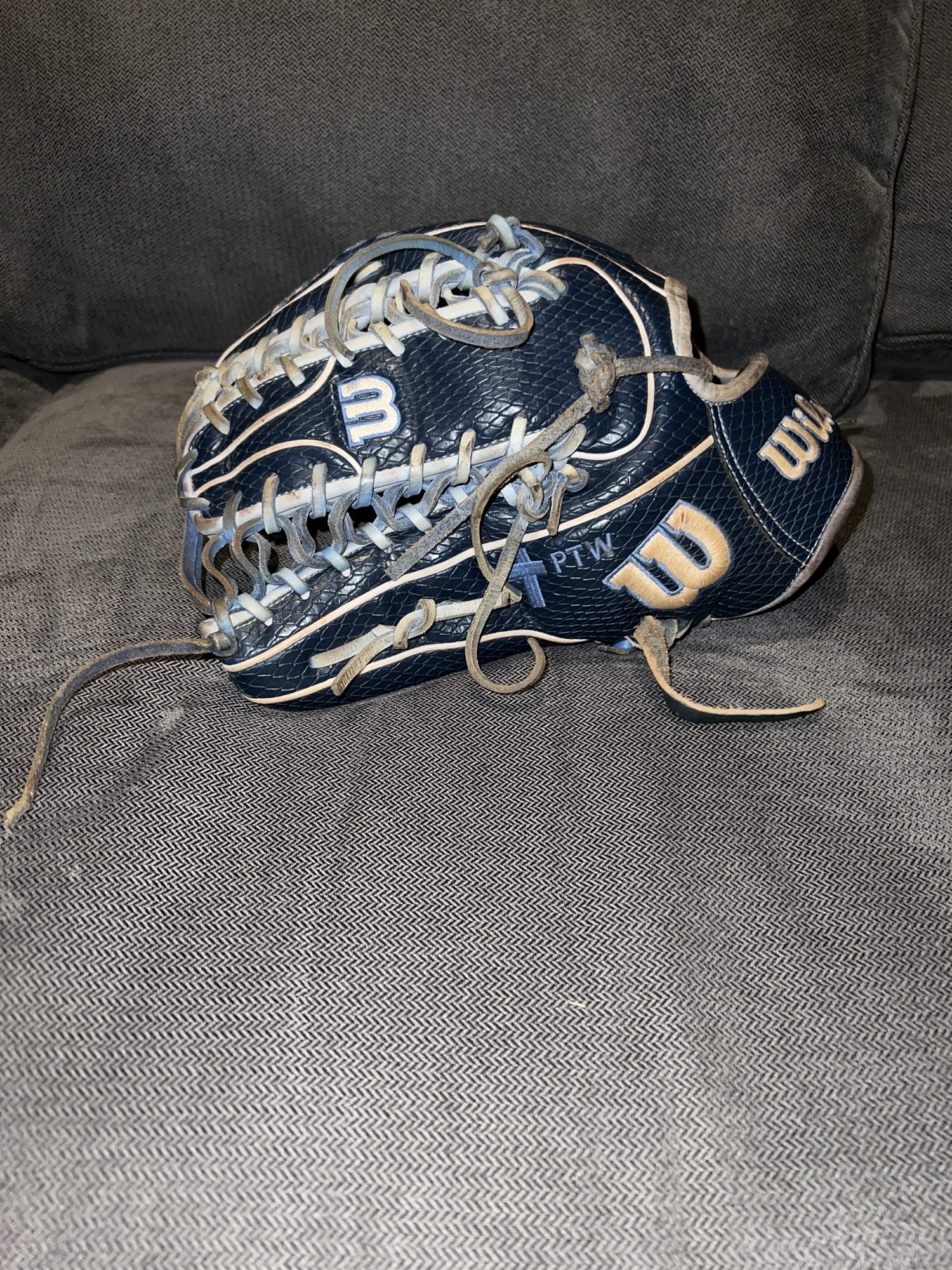 Barely Used, Custom 12.75 Outfield A2000 Baseball Glove SidelineSwap