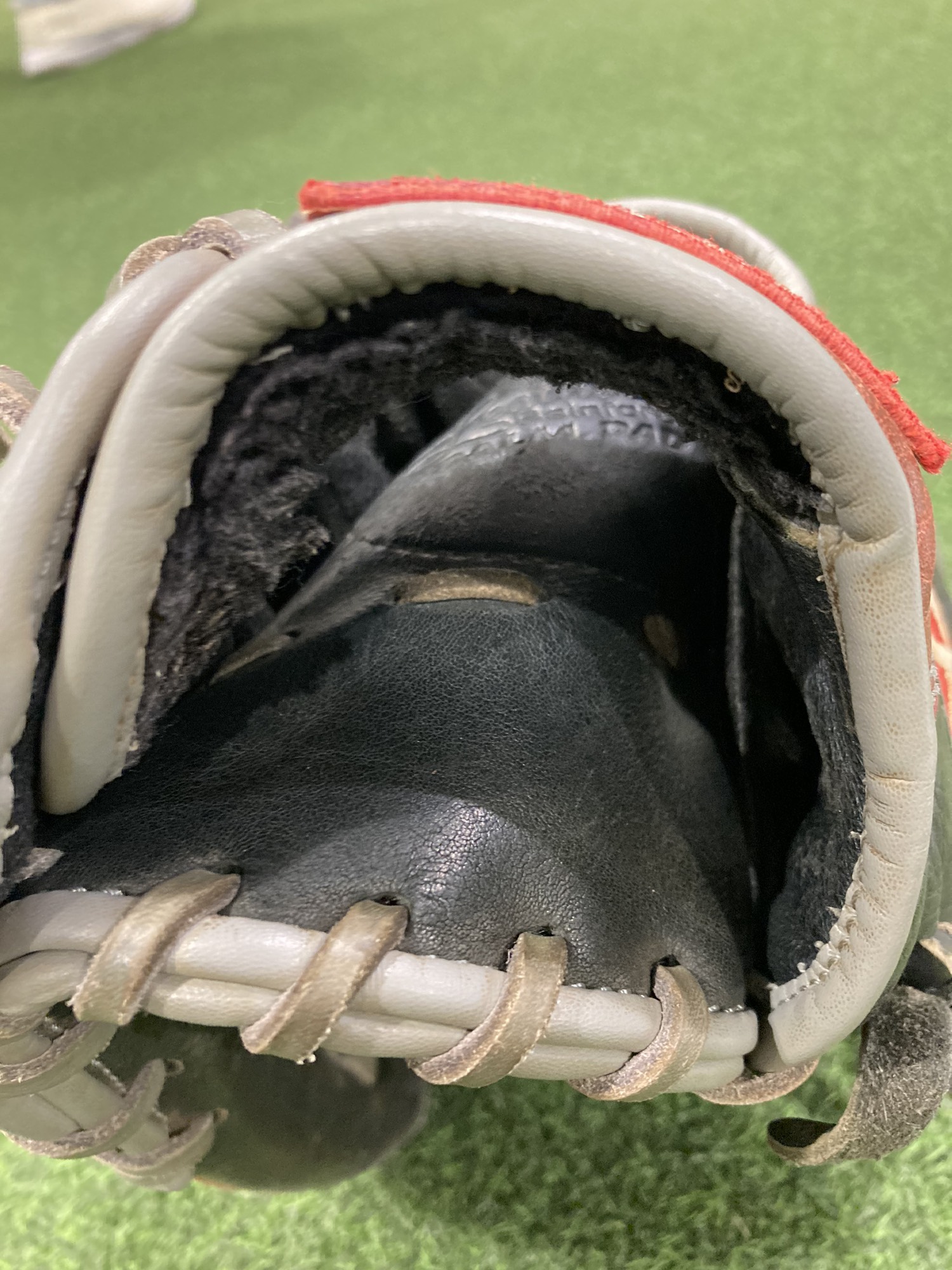 Used Rawlings R9 Right Hand Throw Infield Baseball Glove 11.5