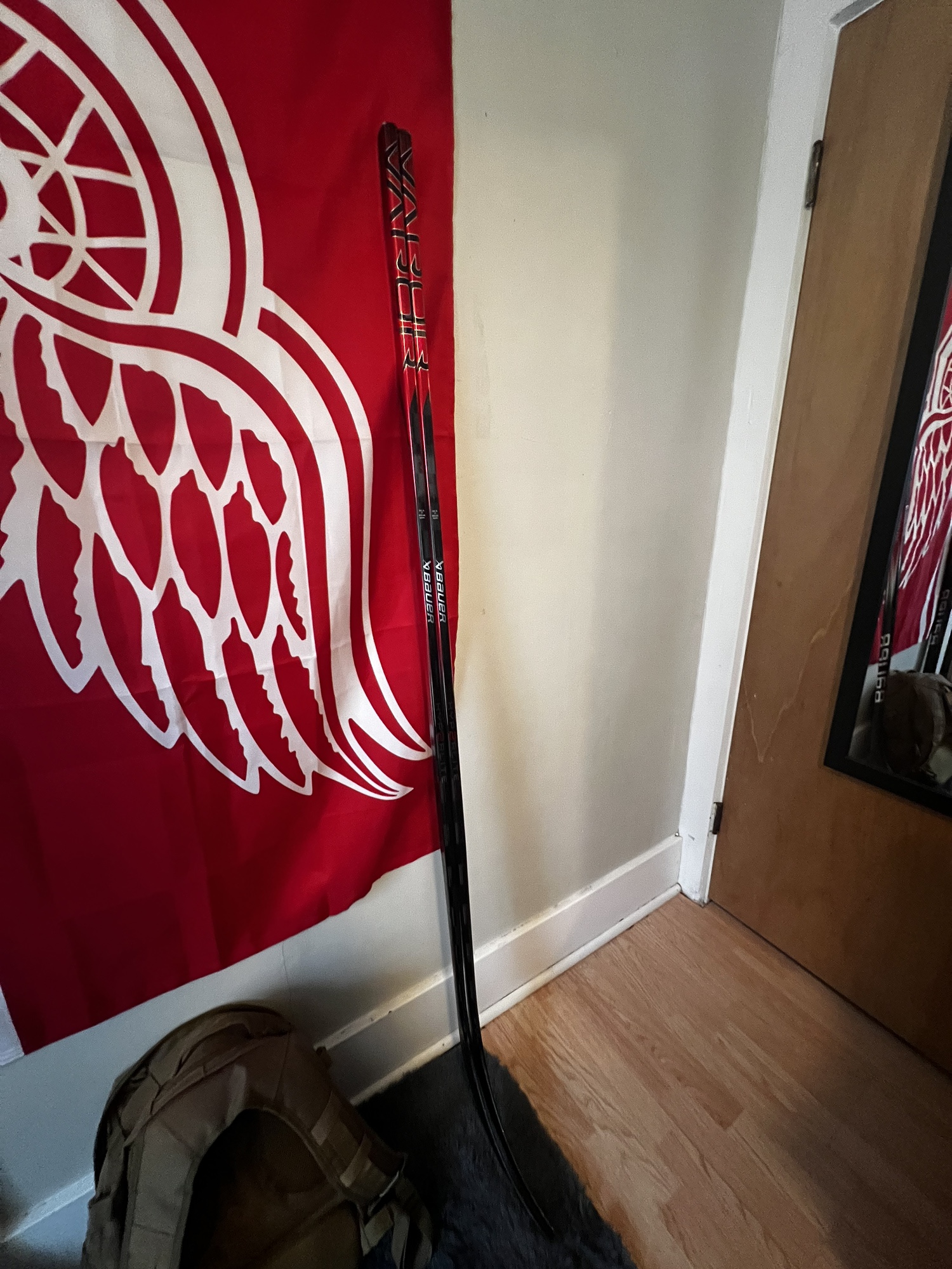 SOLD New Right Handed P92 Pro Stock Vapor Hyperlite 2 Hockey Stick