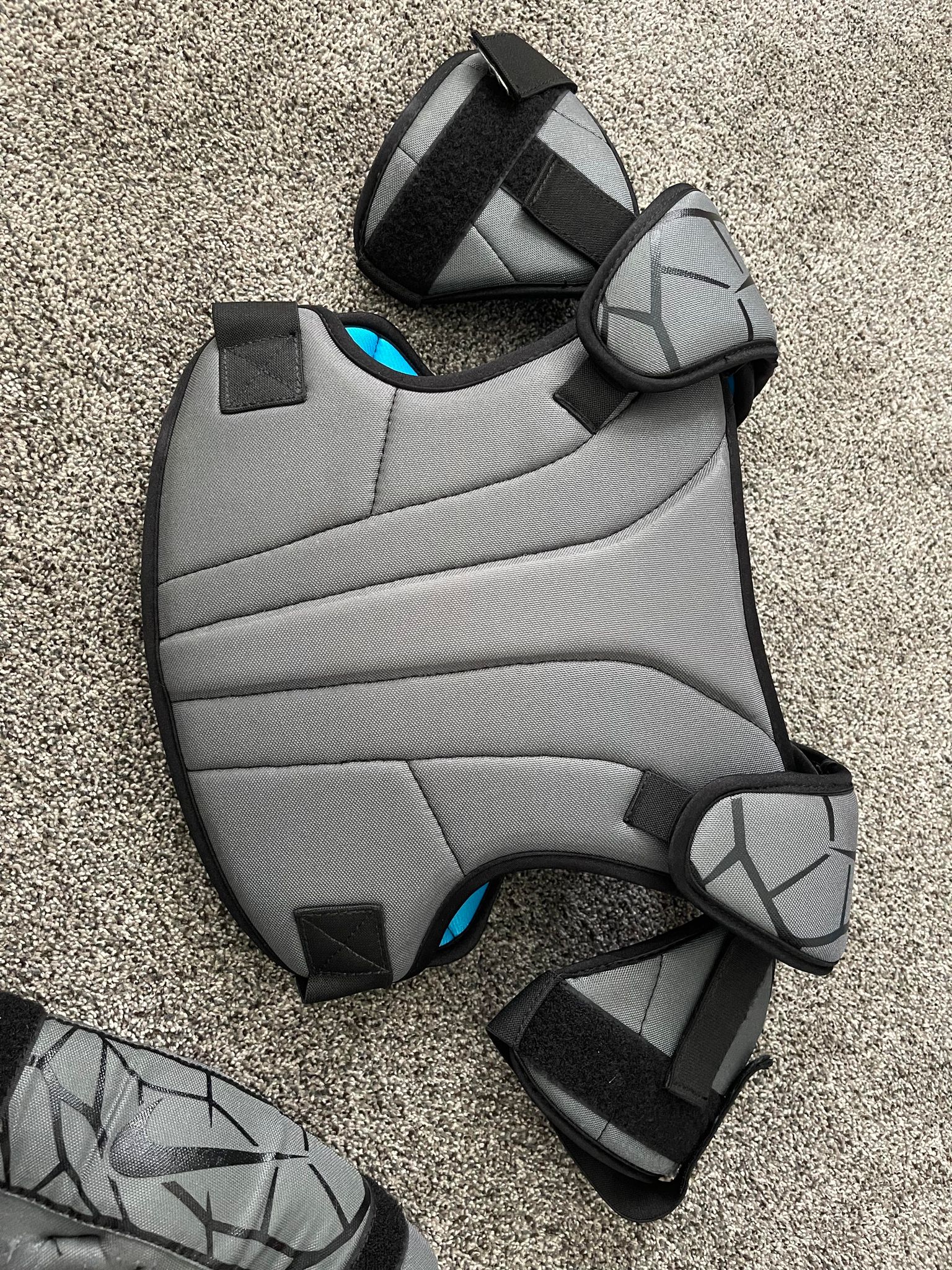 Nike Vapor LT lacrosse chest protector. Youth Large. SidelineSwap