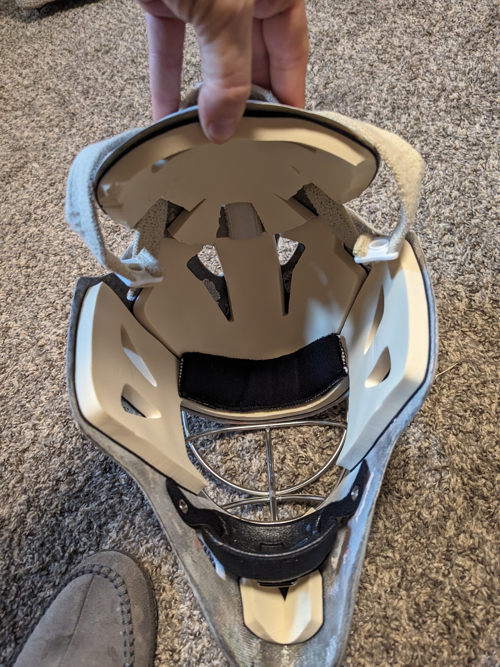 Wall USA W8 (Victory V8 Equivalent) Goalie Mask Medium SidelineSwap